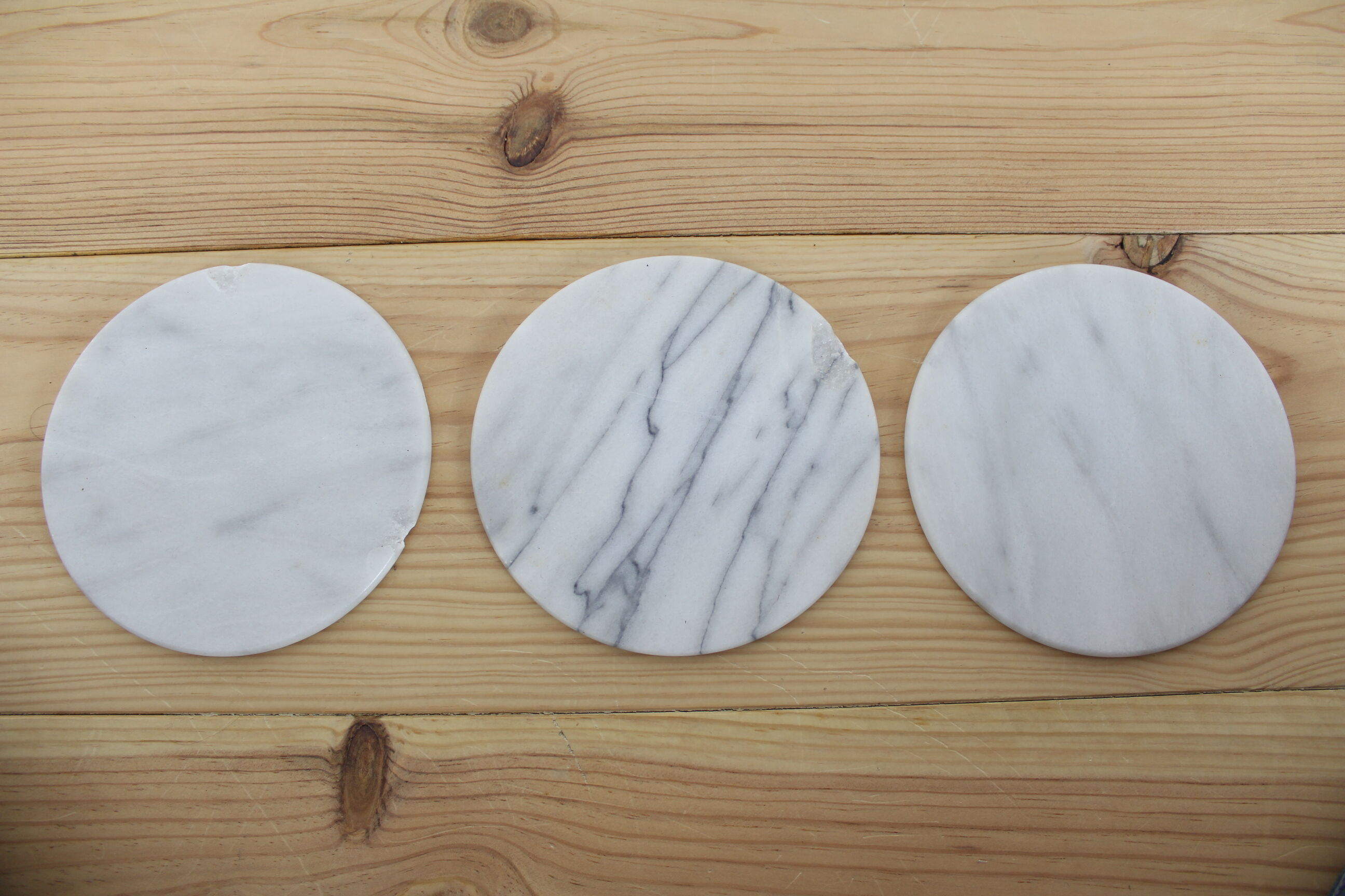 Door plant in white metal and marble