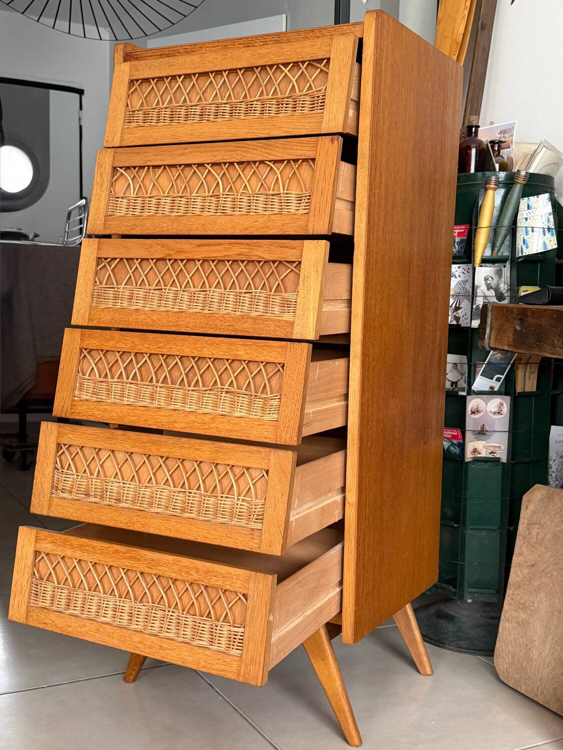 Vintage 1960s chest of drawers / chiffonnier with tapered legs and rattan.