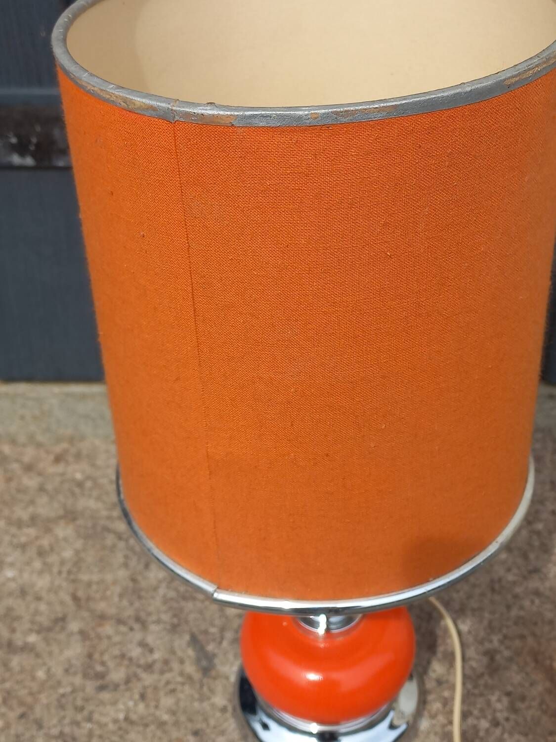 Designer lamp from the 70s in chrome metal and orange lacquered wood