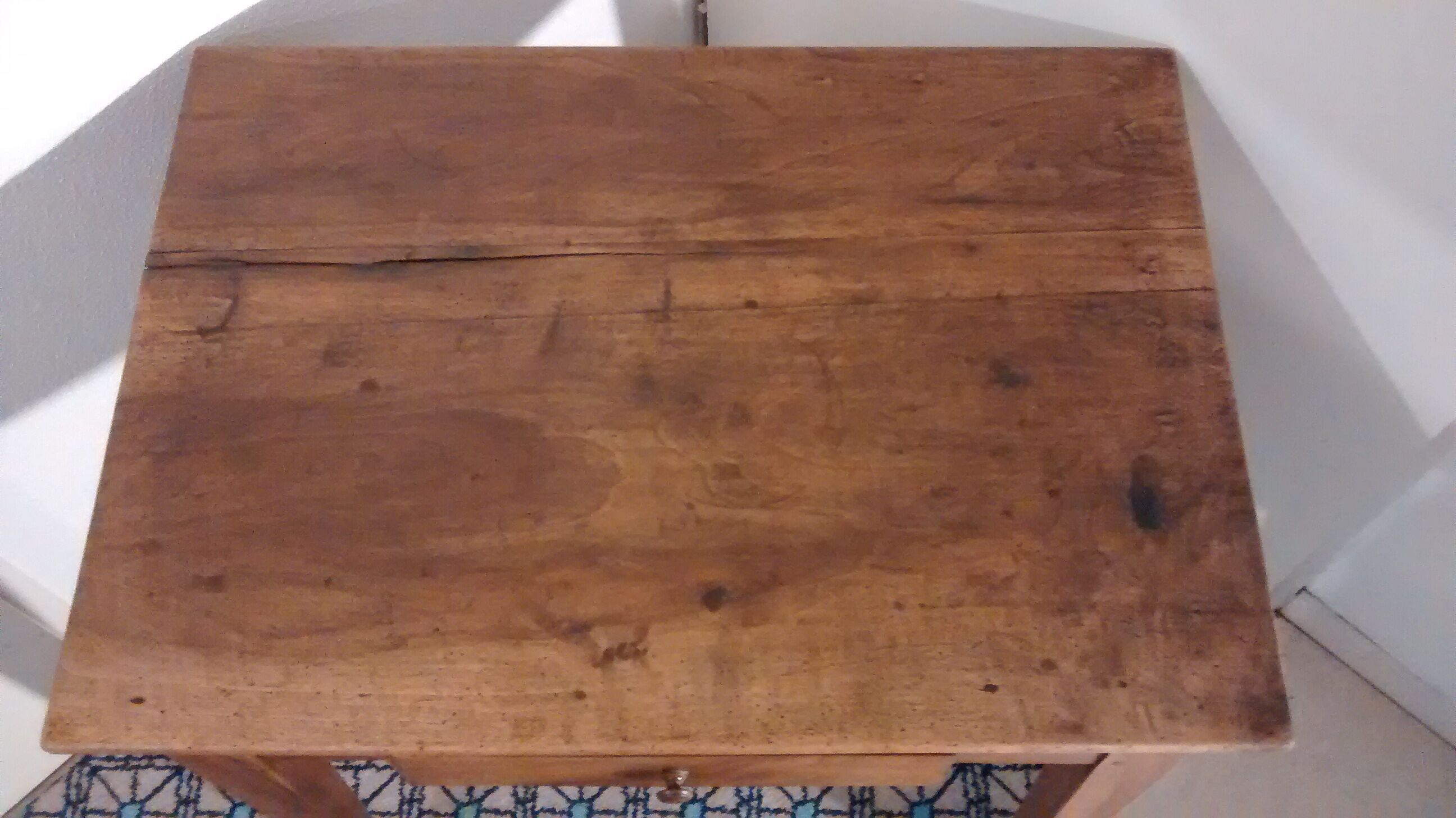 Feet spindle side table