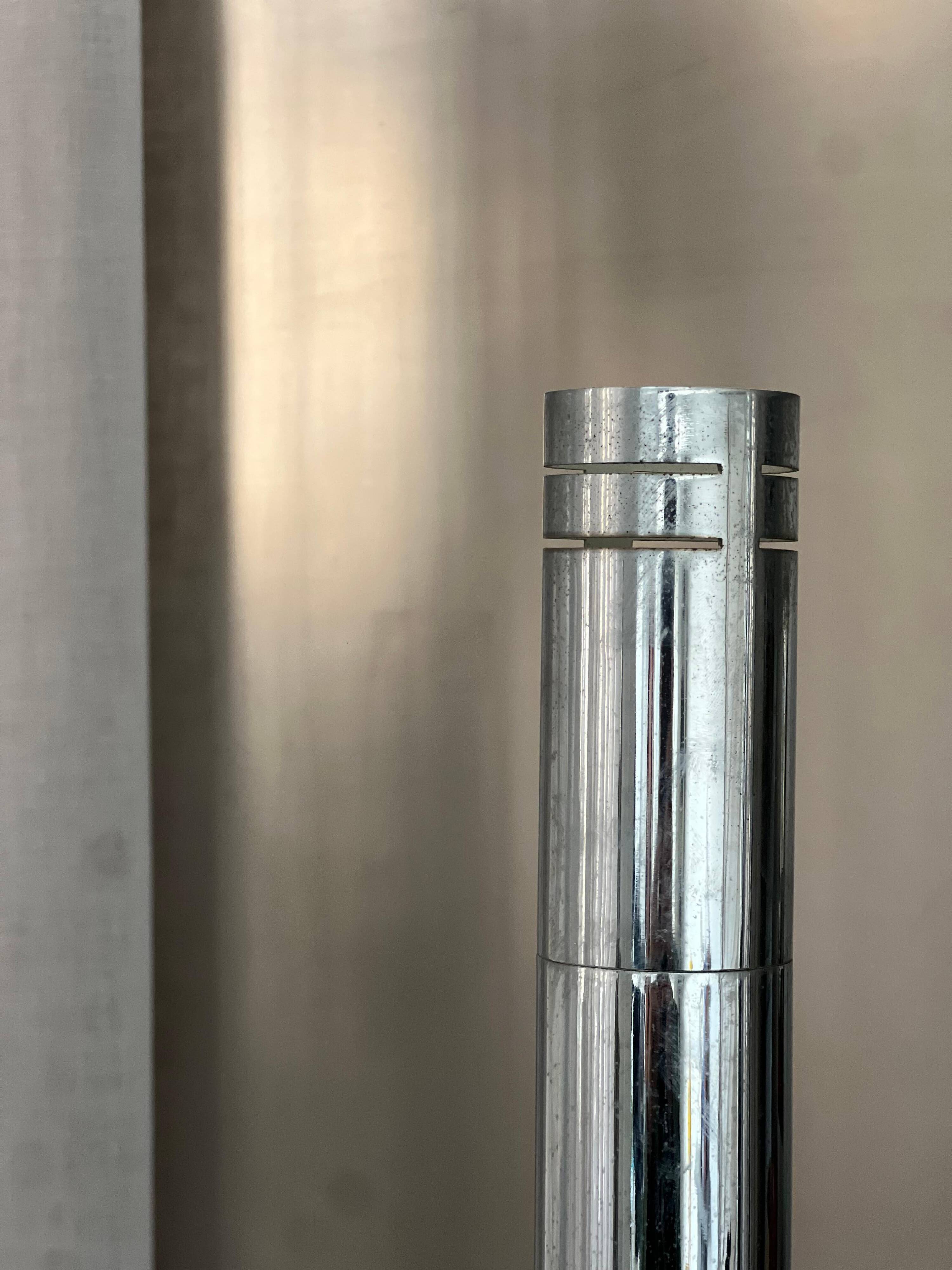 Massive Sculptural Chromed Floor Lamp, adjustable arms, Italian Collectible