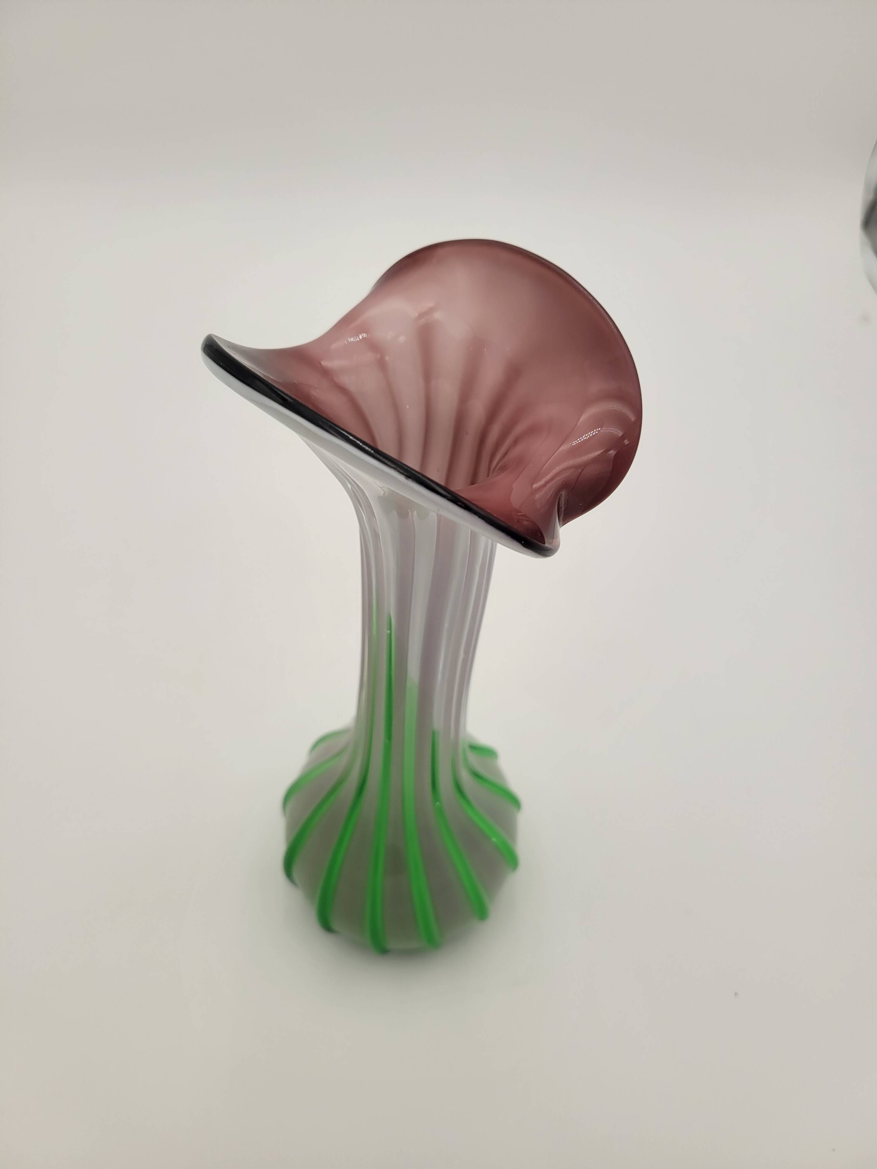 Murano glass vase "Jack in the Pulpit" green and purple