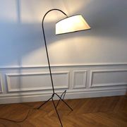 Lampadaire tripode et porte revue 1950