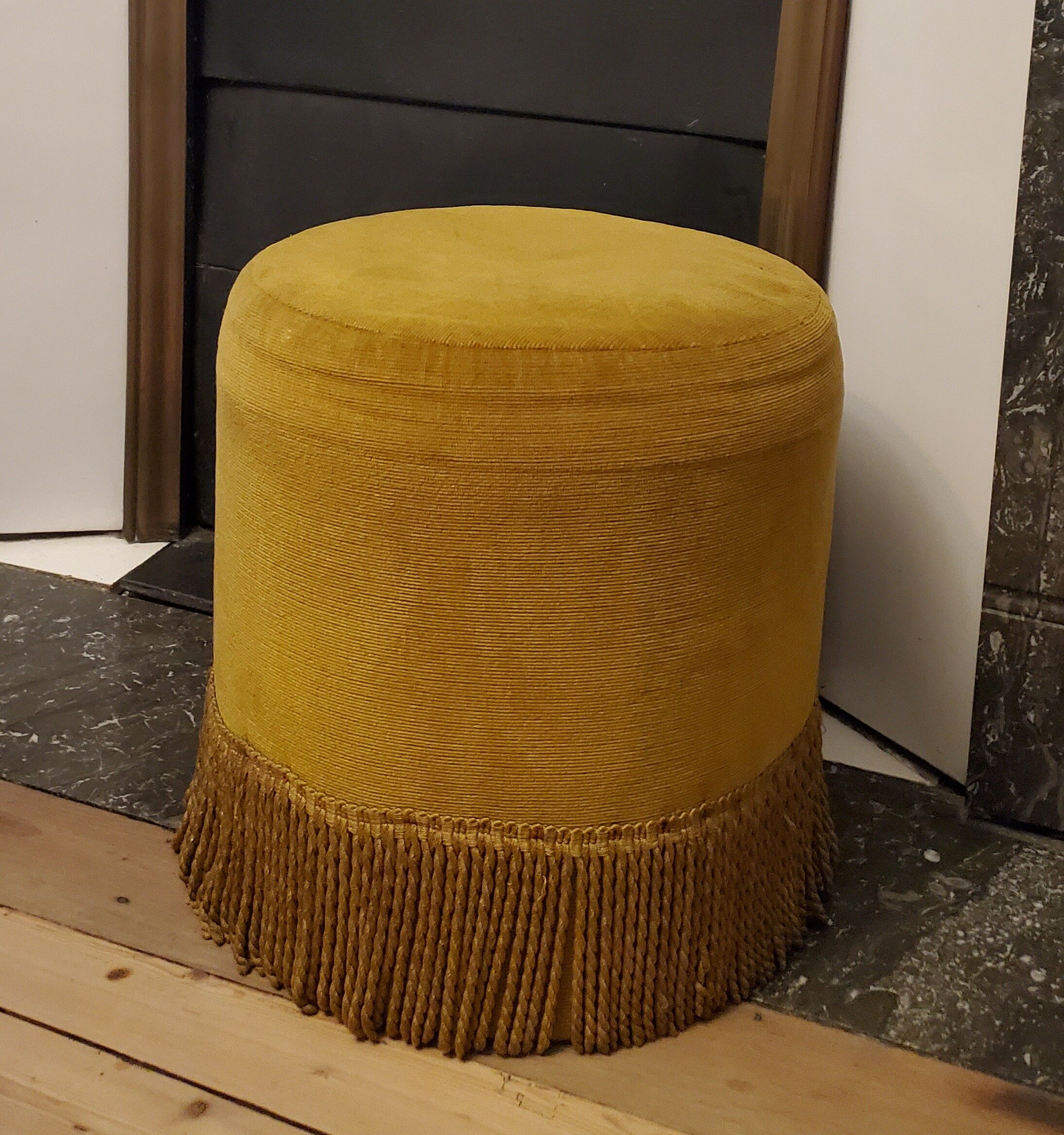 Pouf velvet ochre