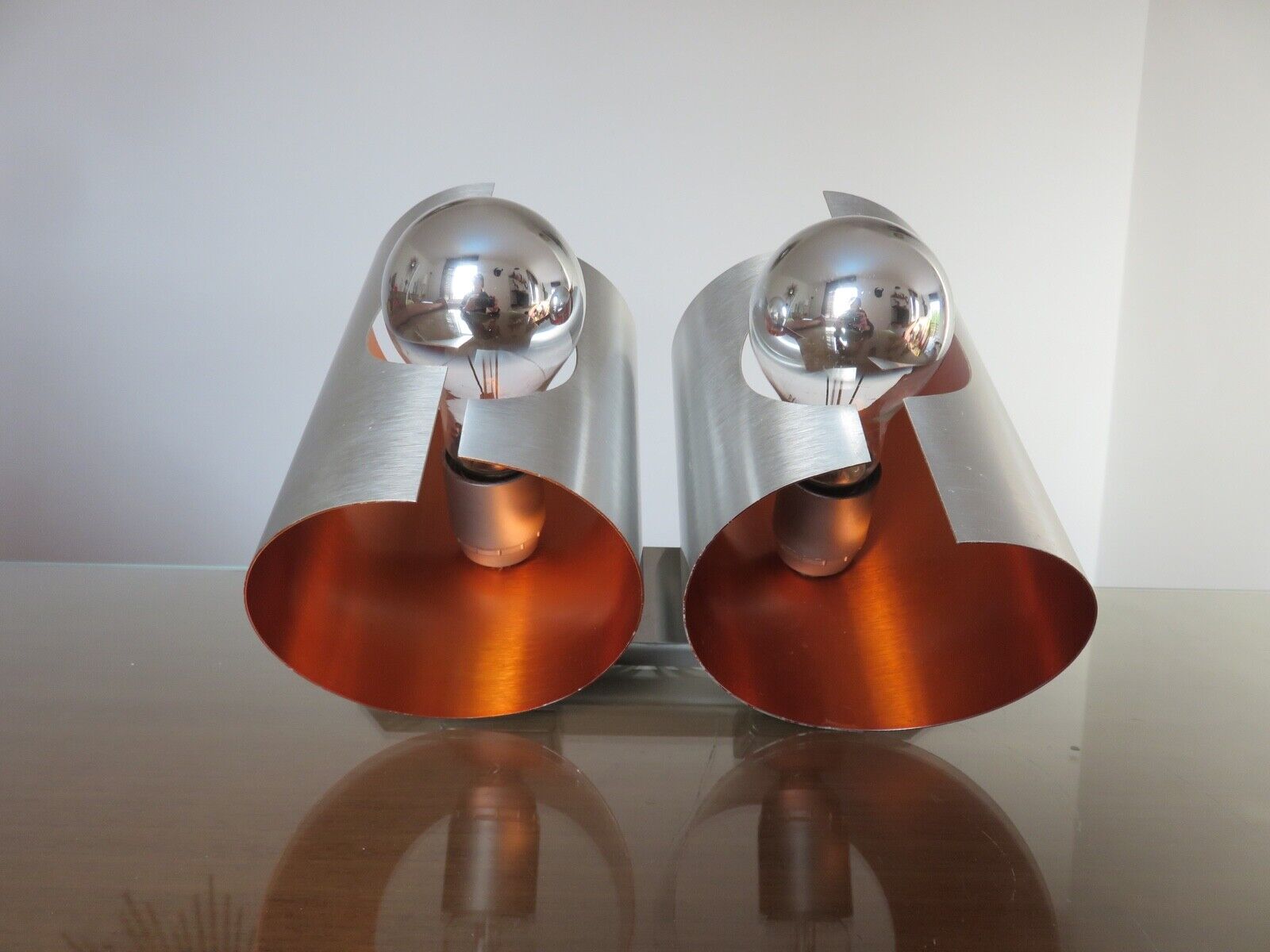 Applique double en acier brossé et acier anodisé orange 1970