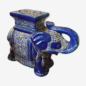 Eléphant asiatique bleu en porcelaine