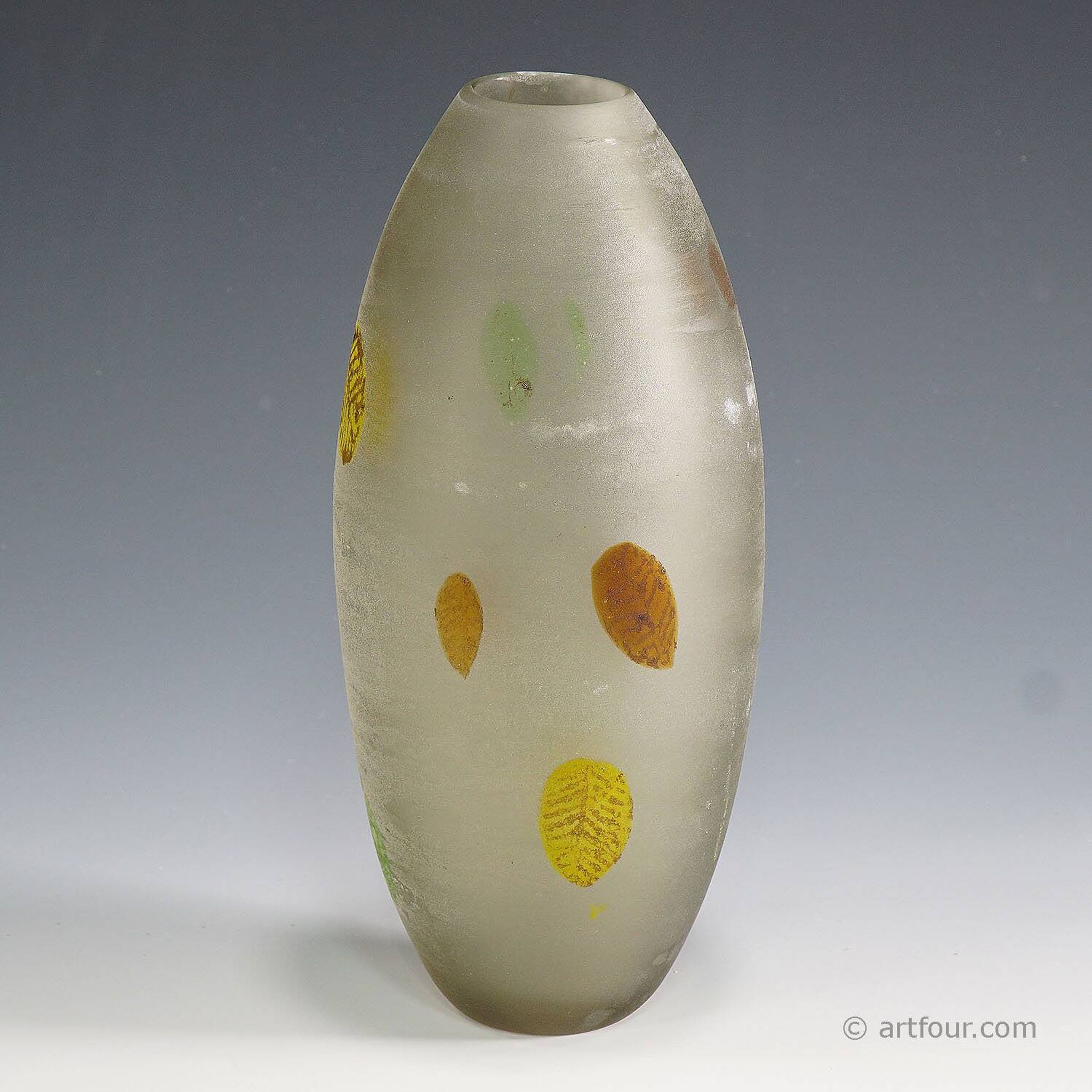 Glass vase 'A Scavo' by Gino Cenedese with autumn leaves