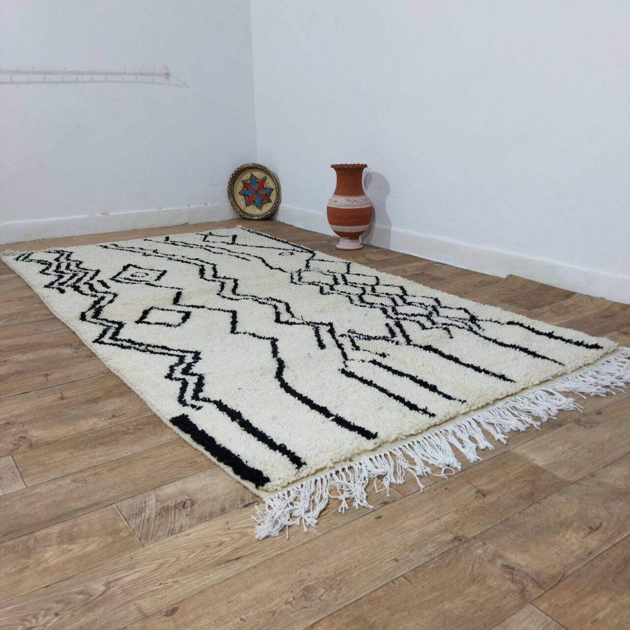 Handmade Moroccan Berber rug 275 x 144 cm