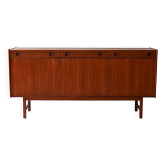 Buffet scandinave avec portes battantes