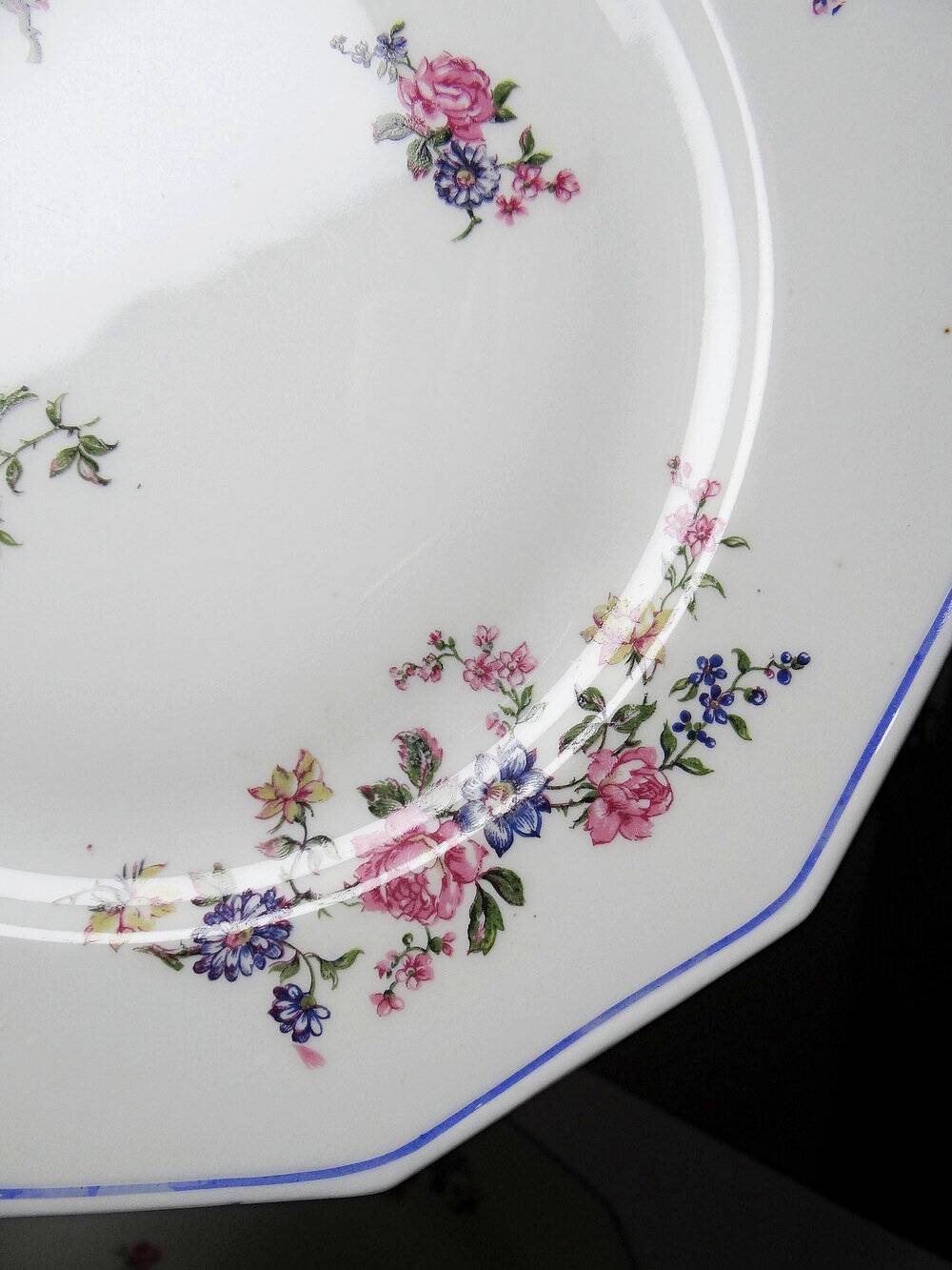4 flat plates by Bernardaud, Limoges porcelain, floral decoration from the 1920s to 1950s.