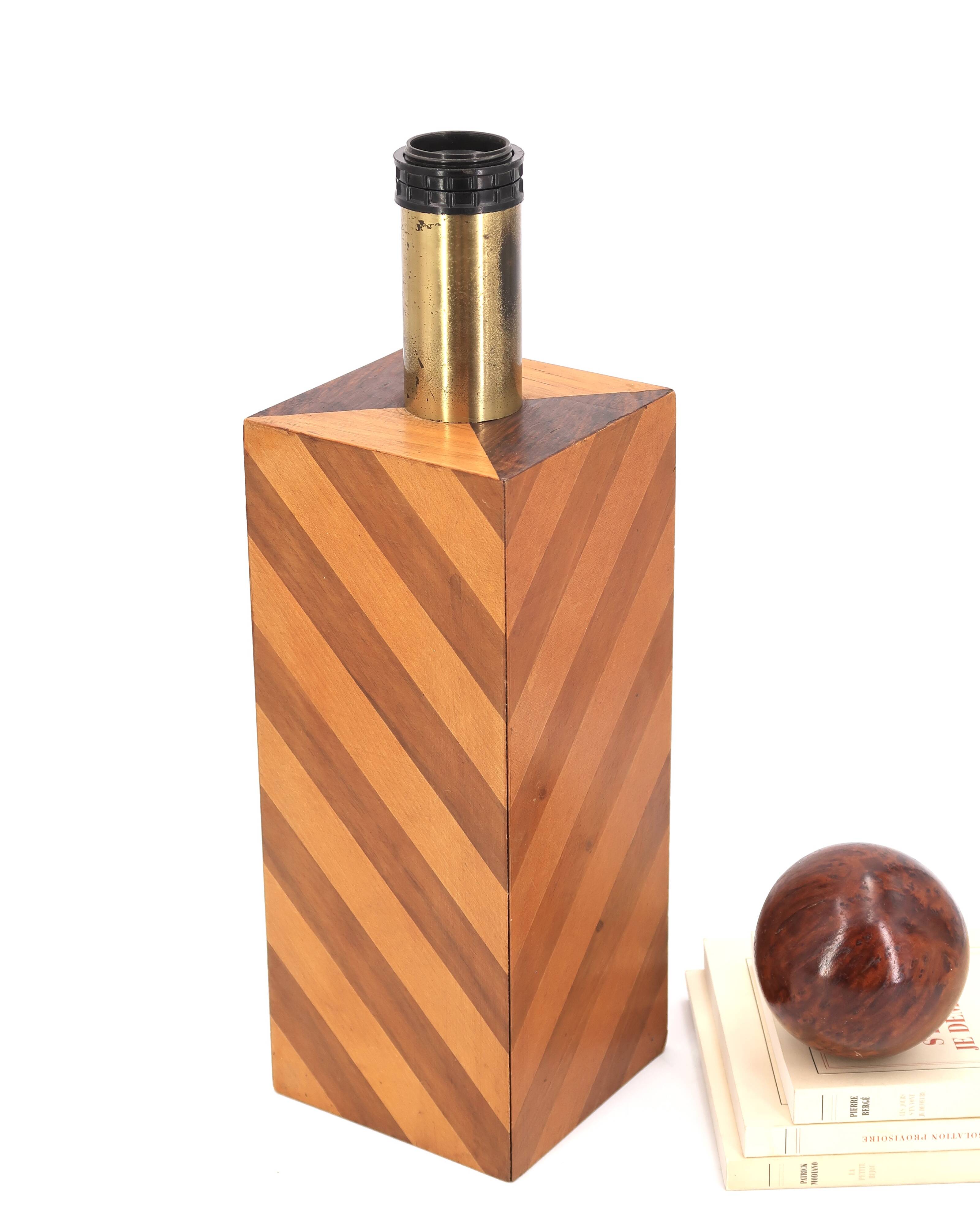 Imposant pied de lampe en marqueterie de bois, années 70