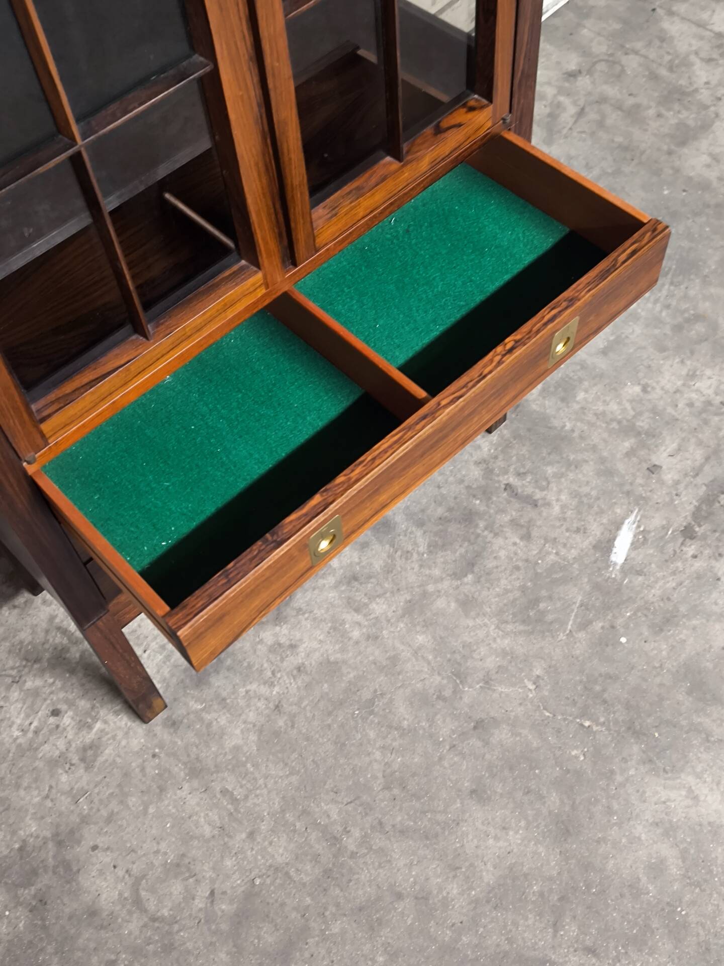 Vintage 1960s Scandinavian display cabinet in rosewood.