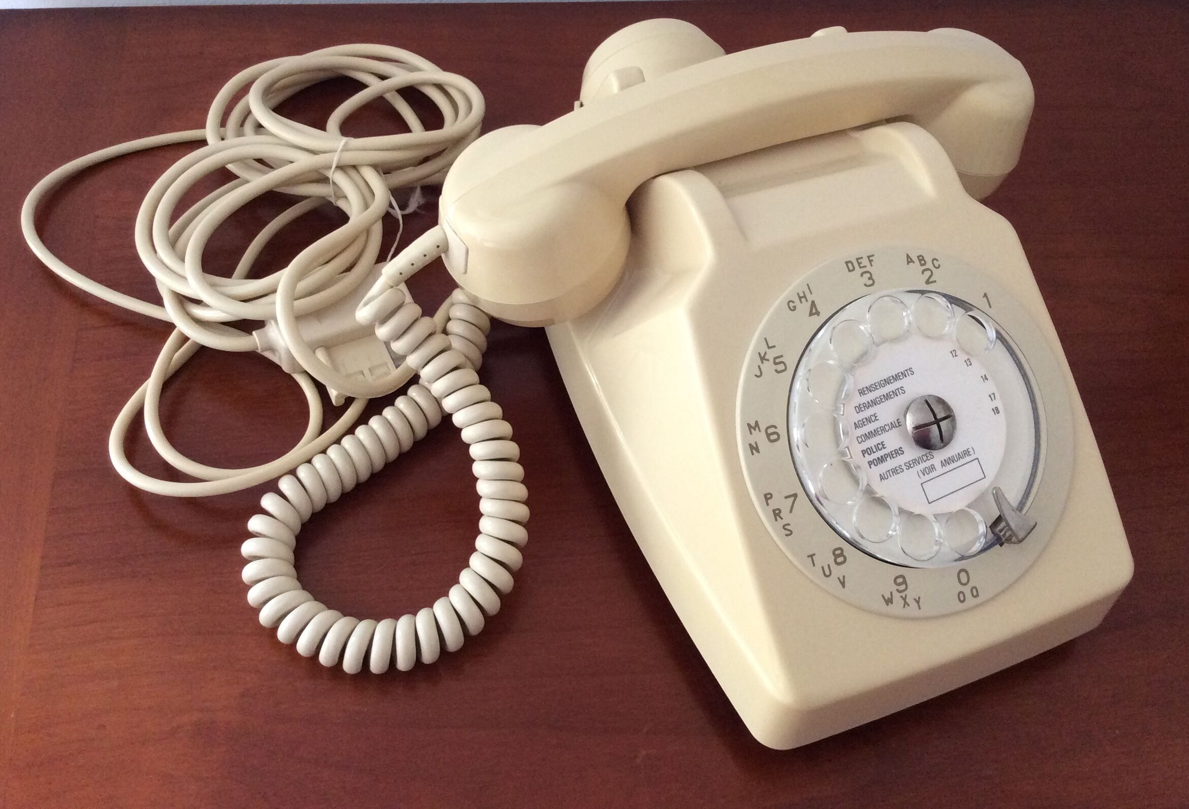 Téléphone cadran rotatif ivoire « Temat Quimper » Socotel 63 vintage