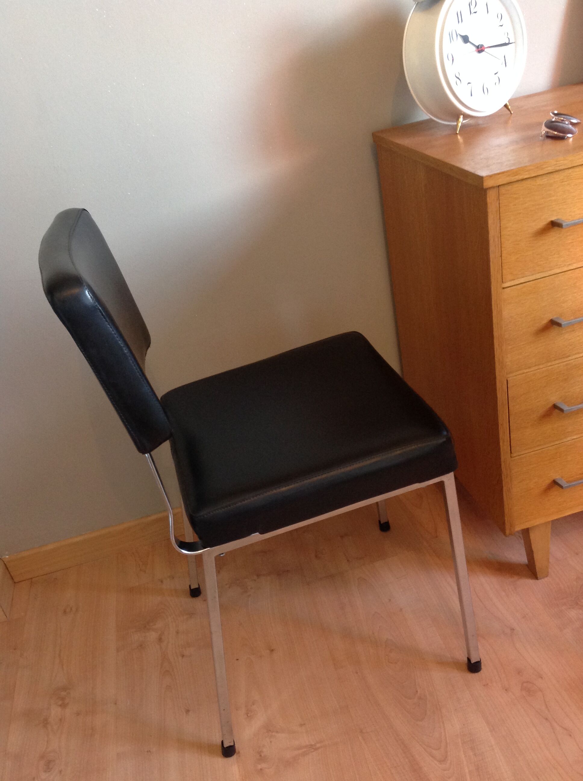 Chair in faux black leather and chrome metal / vintage 60-70s