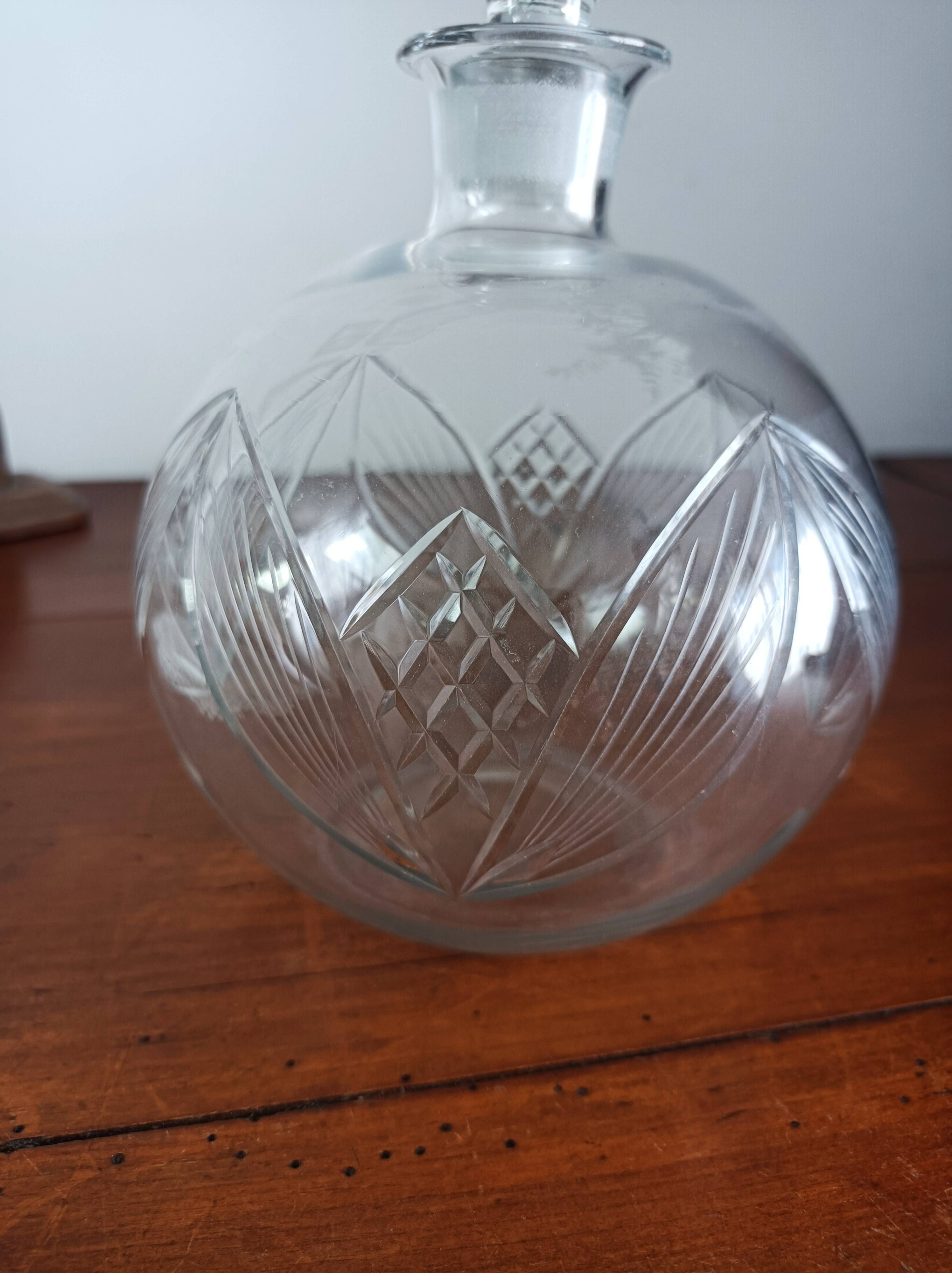Carafe en verre gravé