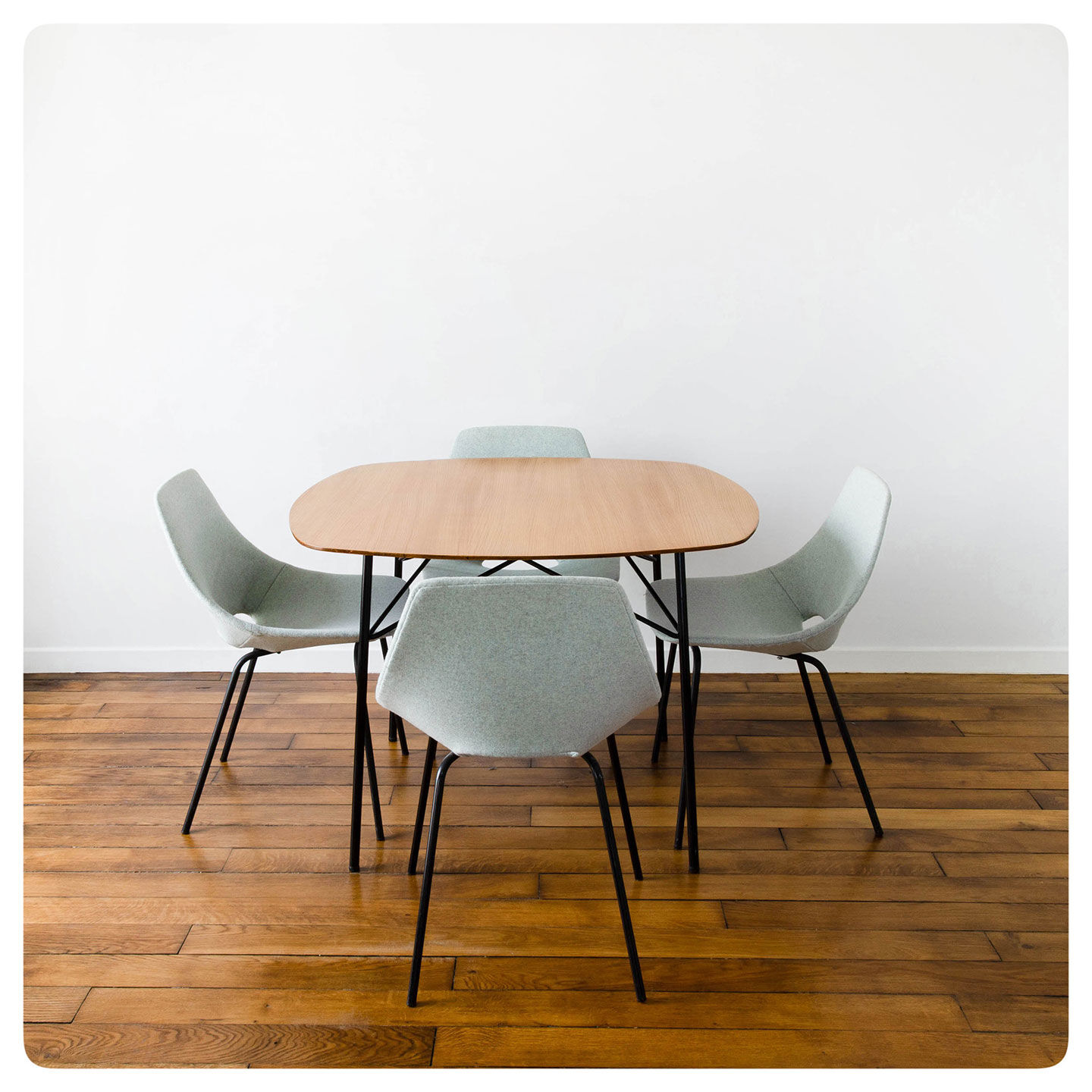 Table 135 bis by André Simard - T.V Furniture Edition