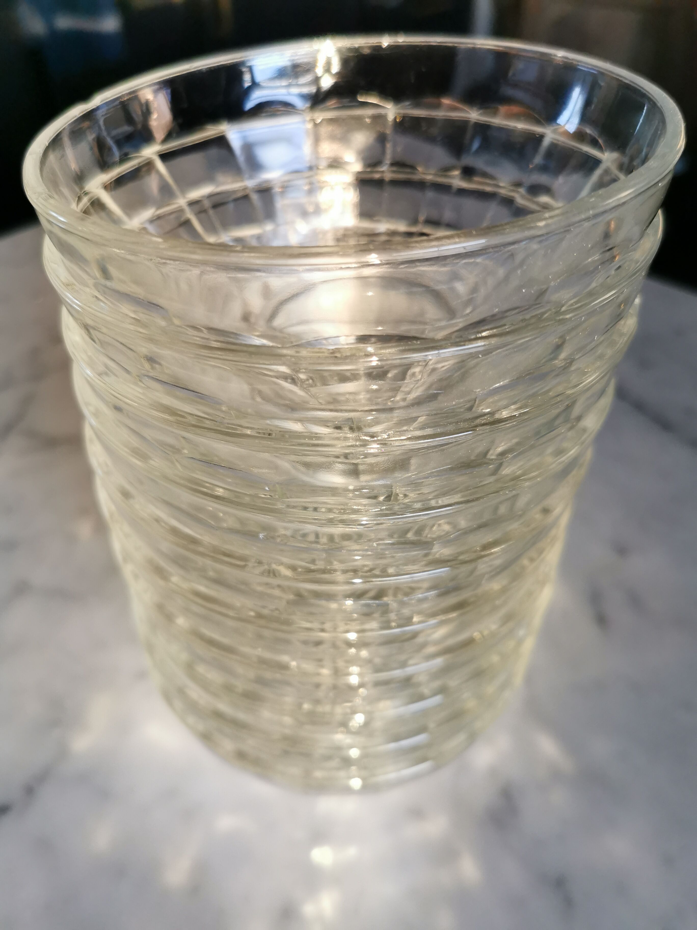 Lot de 10 coupelles anciennes en verre à facettes