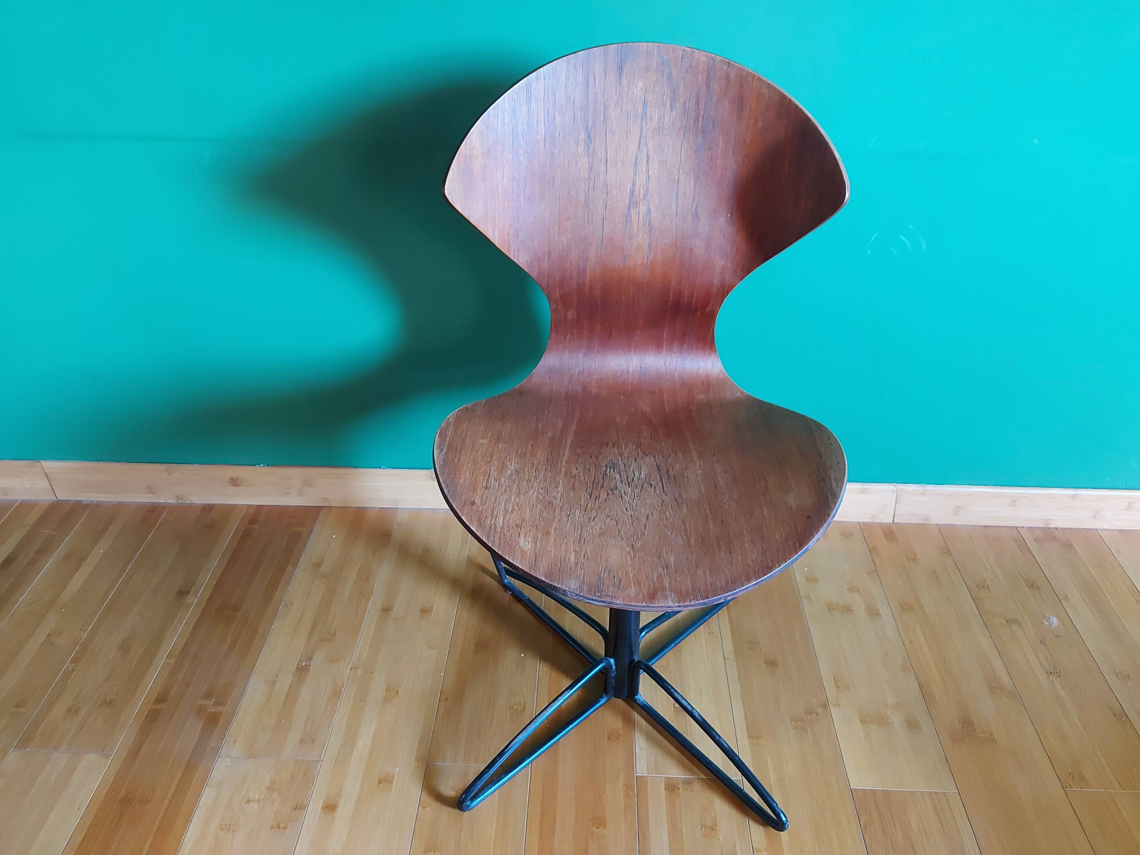 Chaise en bois courbé