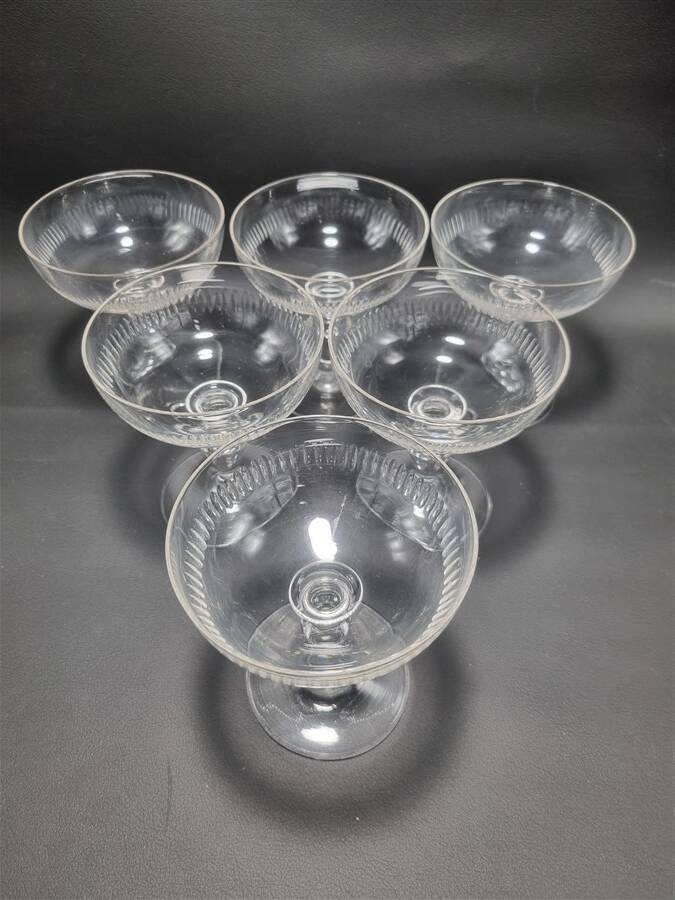 Set of 6 champagne glasses