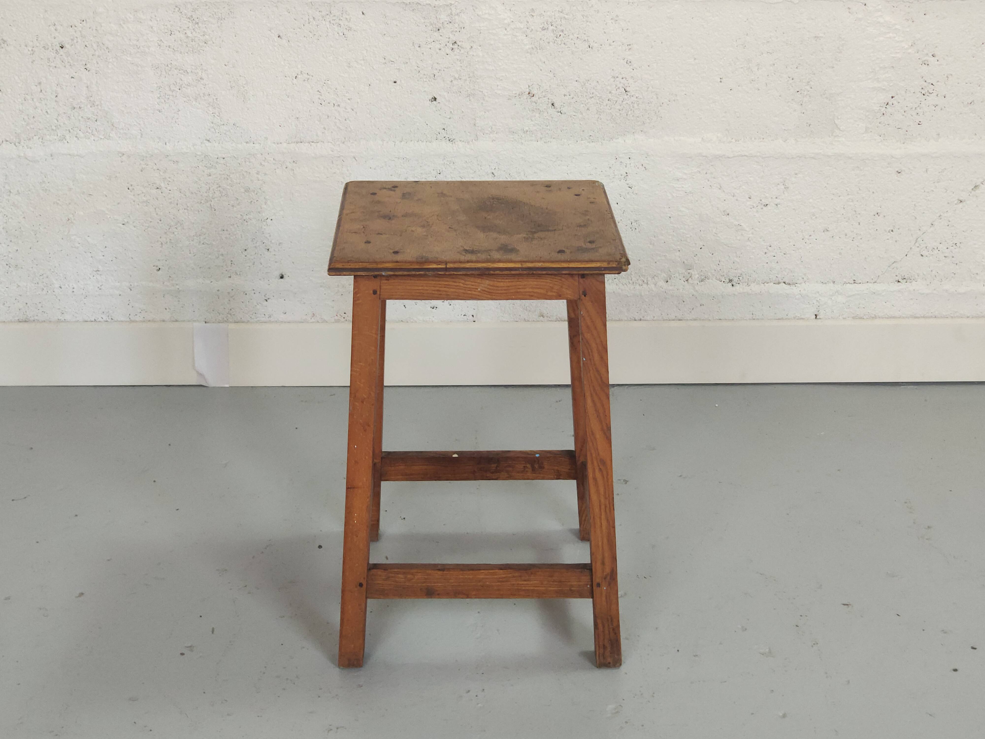 Tabouret vintage en bois