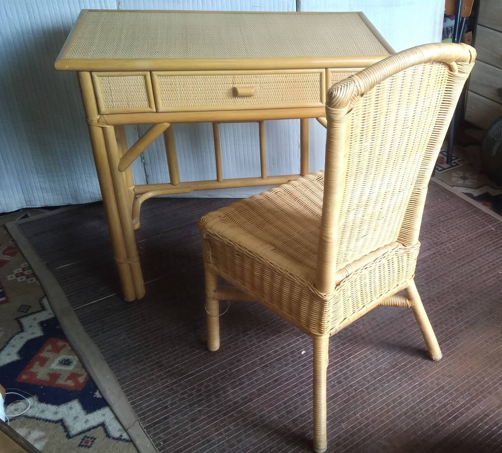 Bureau ou console et son fauteuil en rotin et bambou