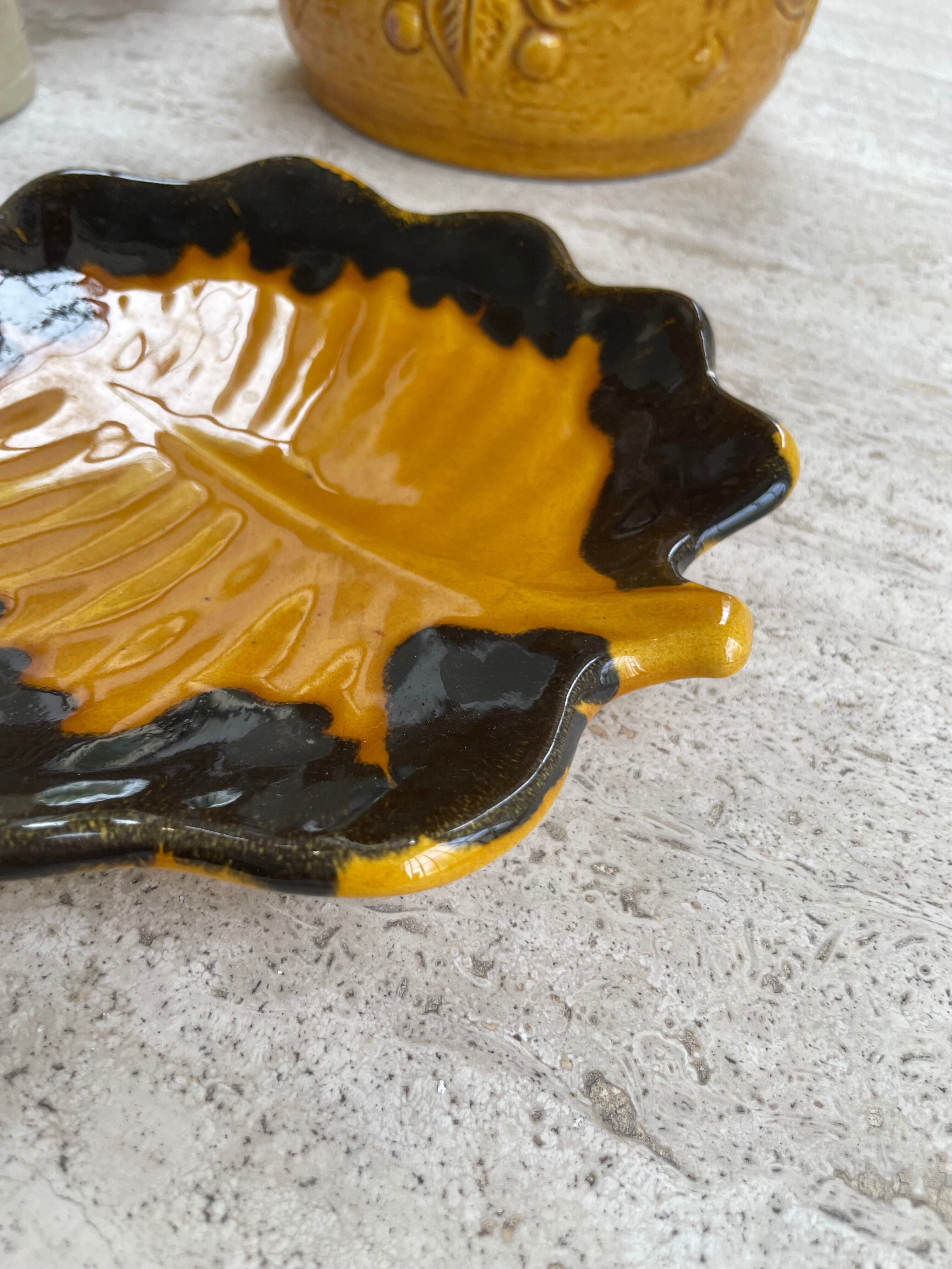 Yellow and black leaf dish