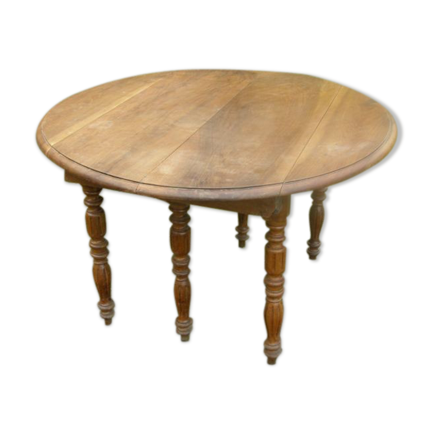 Old solid oak round table, diameter 115cm 6 feet on wheels