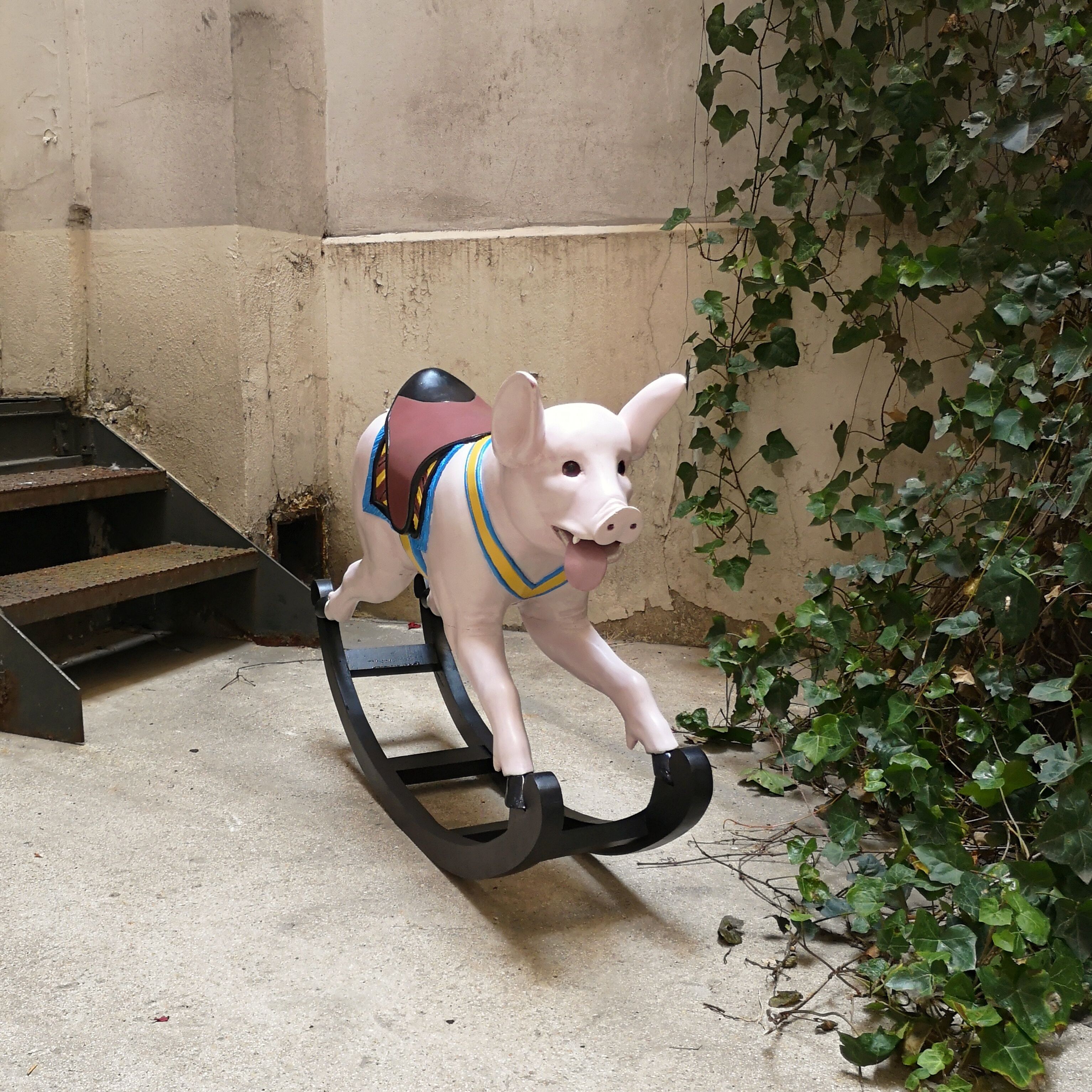 Cochon de manège en bois