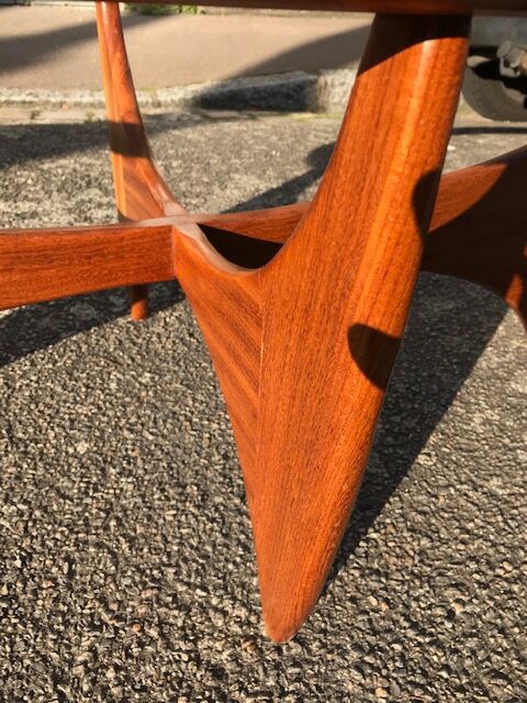 Astro oval coffee table - designer Victor Wilkins - edition g plan - 1960