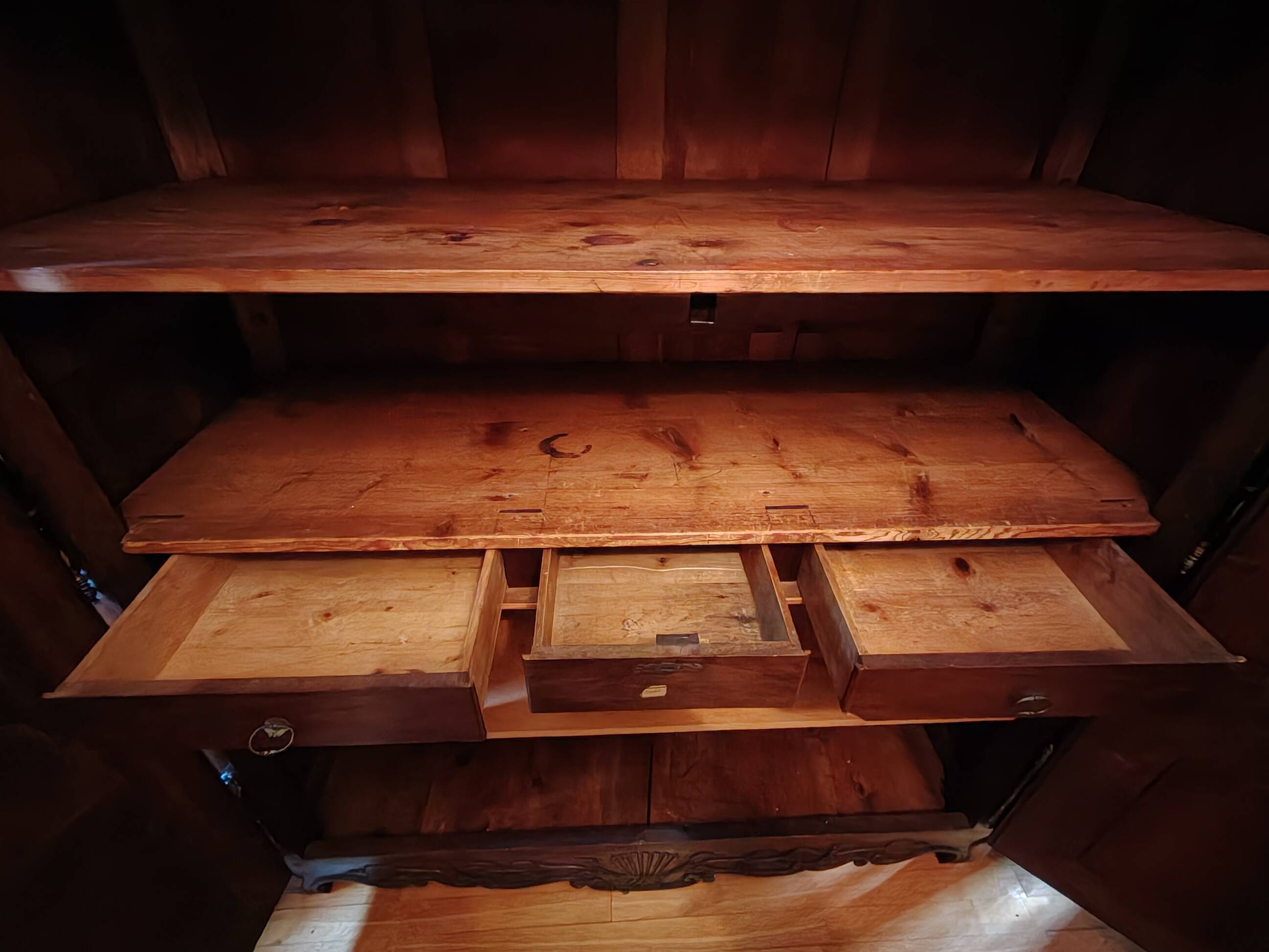 Lyonese walnut wardrobe from the 18th century.