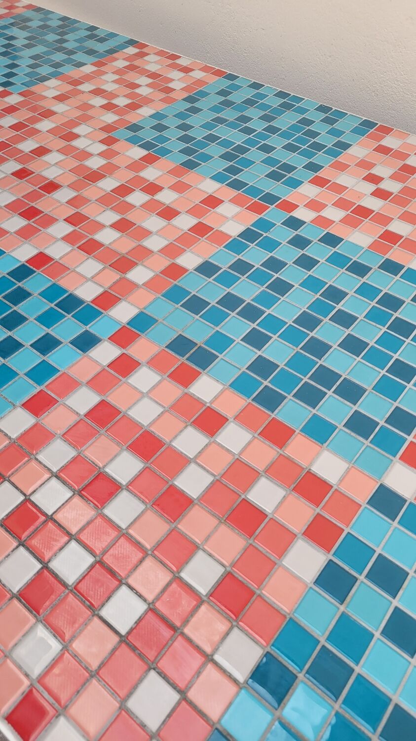 Old farmhouse table with mosaic top and tapered legs - 2m64