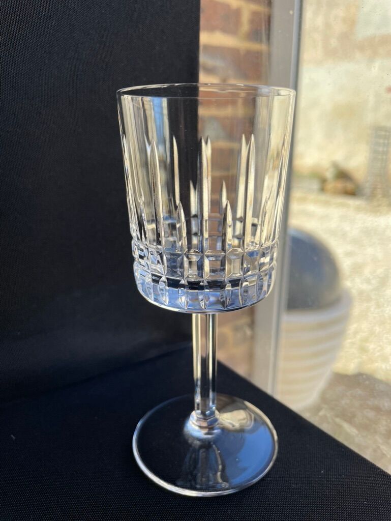 Verres à vin blanc art déco en cristal soufflé et taillé