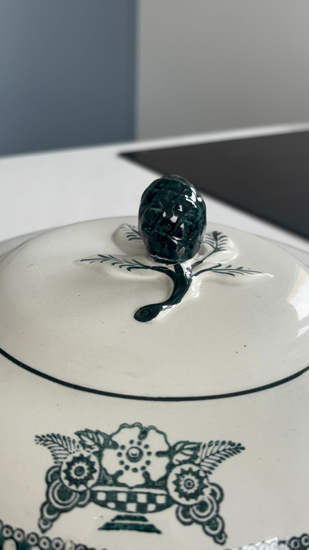 Antique soup tureen from Saint-Amand in ironstone – Sté Amandinoise