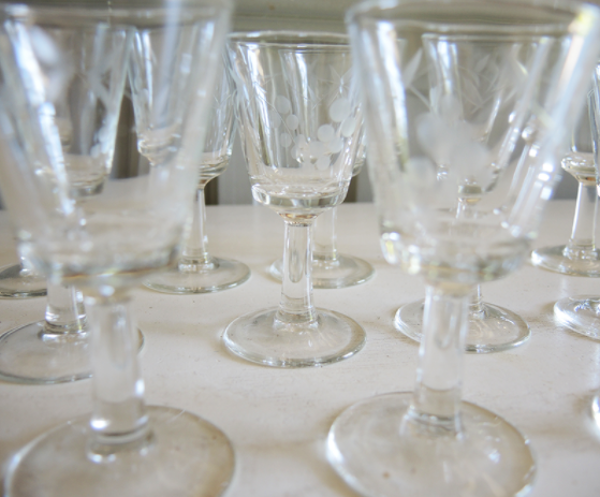 Service de 33 verres à pied & carafe