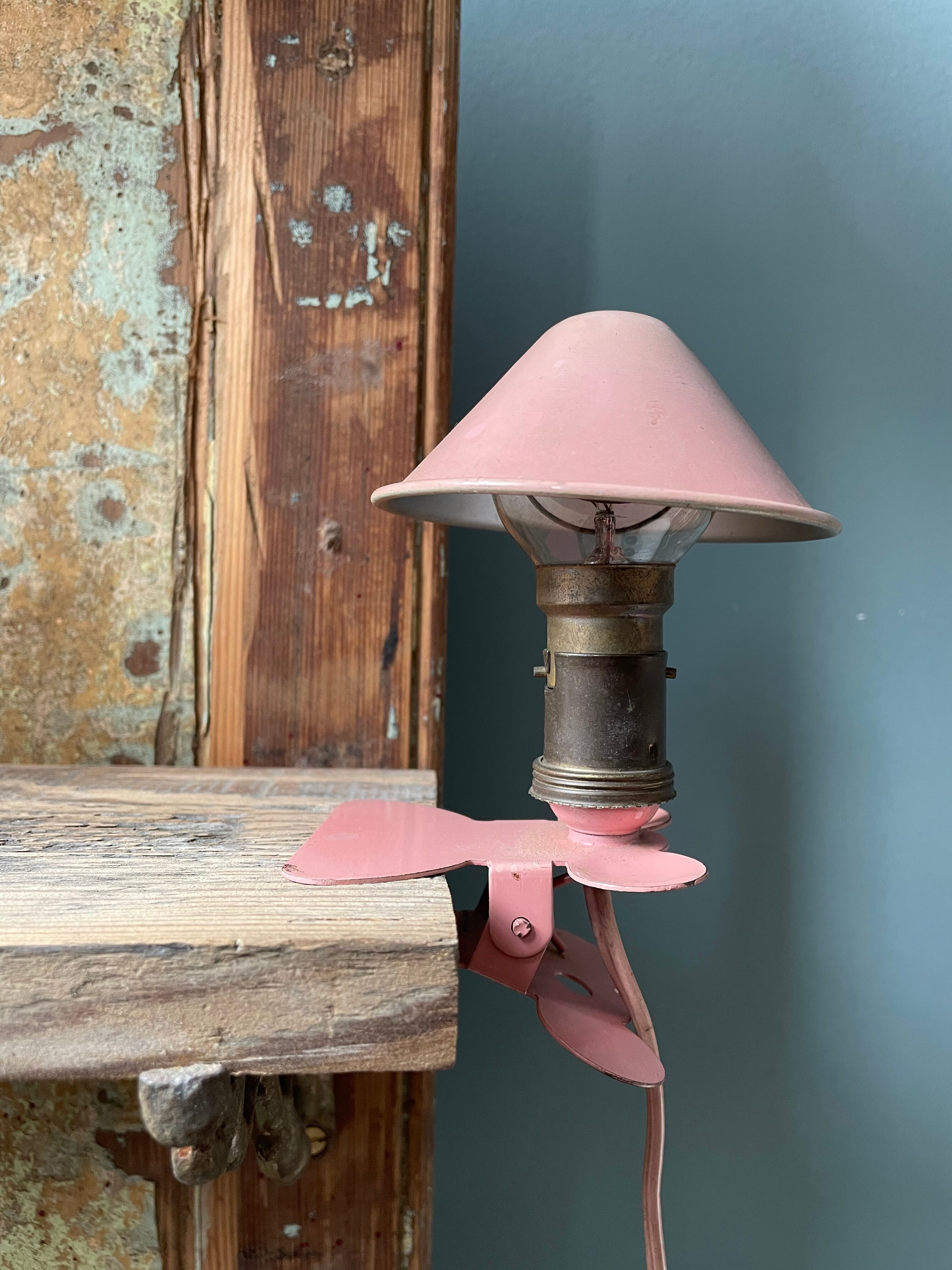 Mushroom lamp with pliers, pink vintage e-reader
