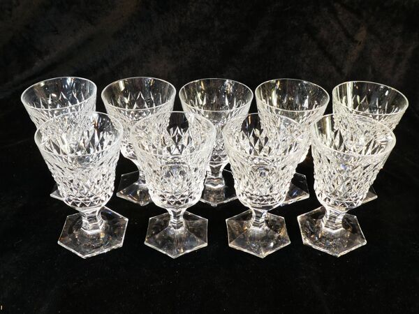 9 verres a eau en cristal taillé a pointe de diamant cristallerie de lorraine