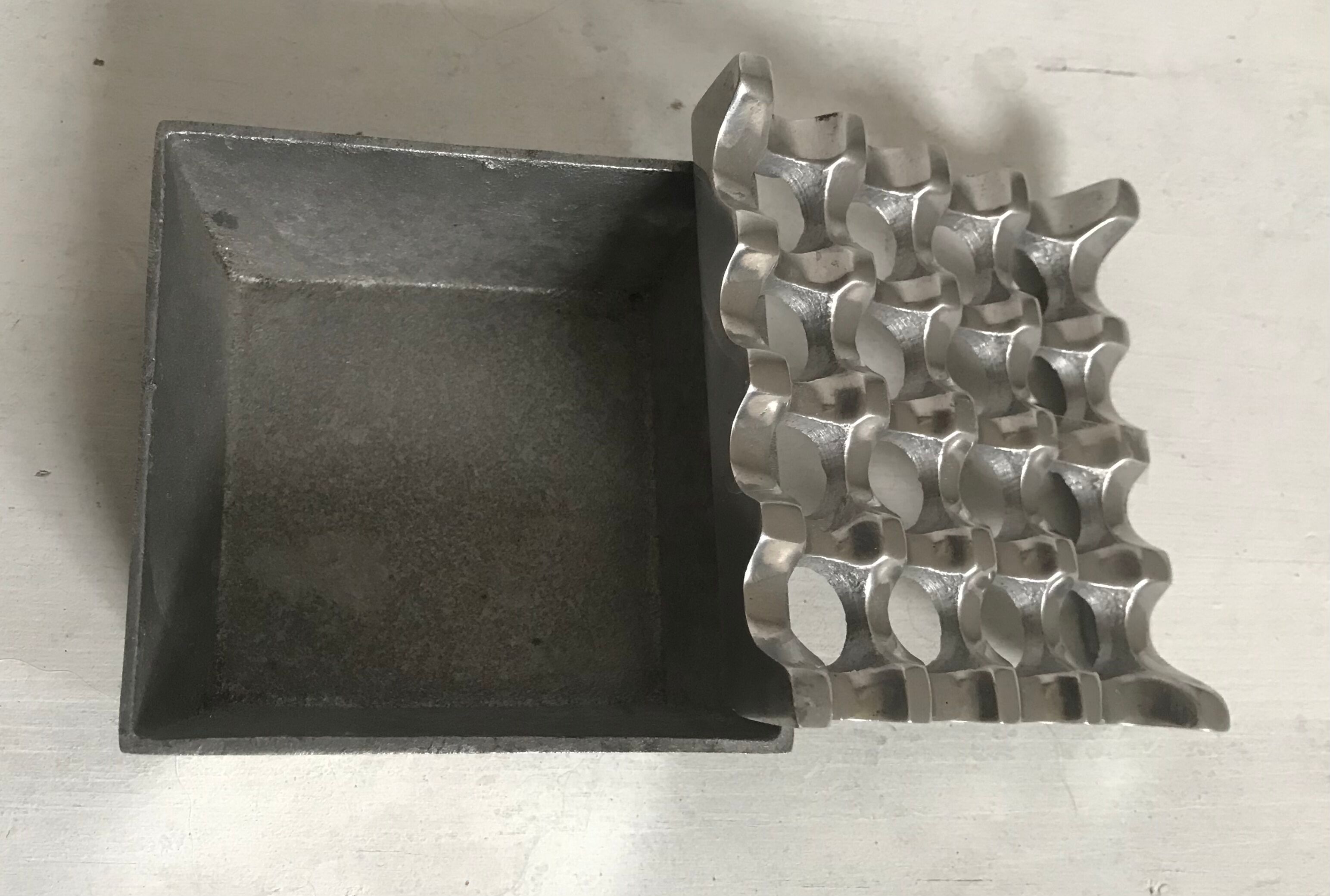 Design ashtray in cast aluminum