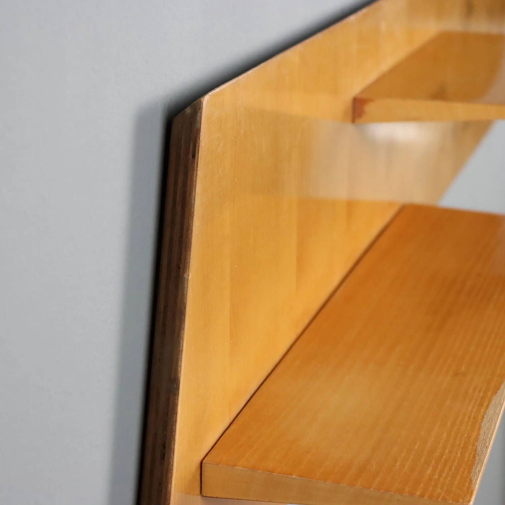 Vintage maple shelf with decoration, Italian design from the 1960s.