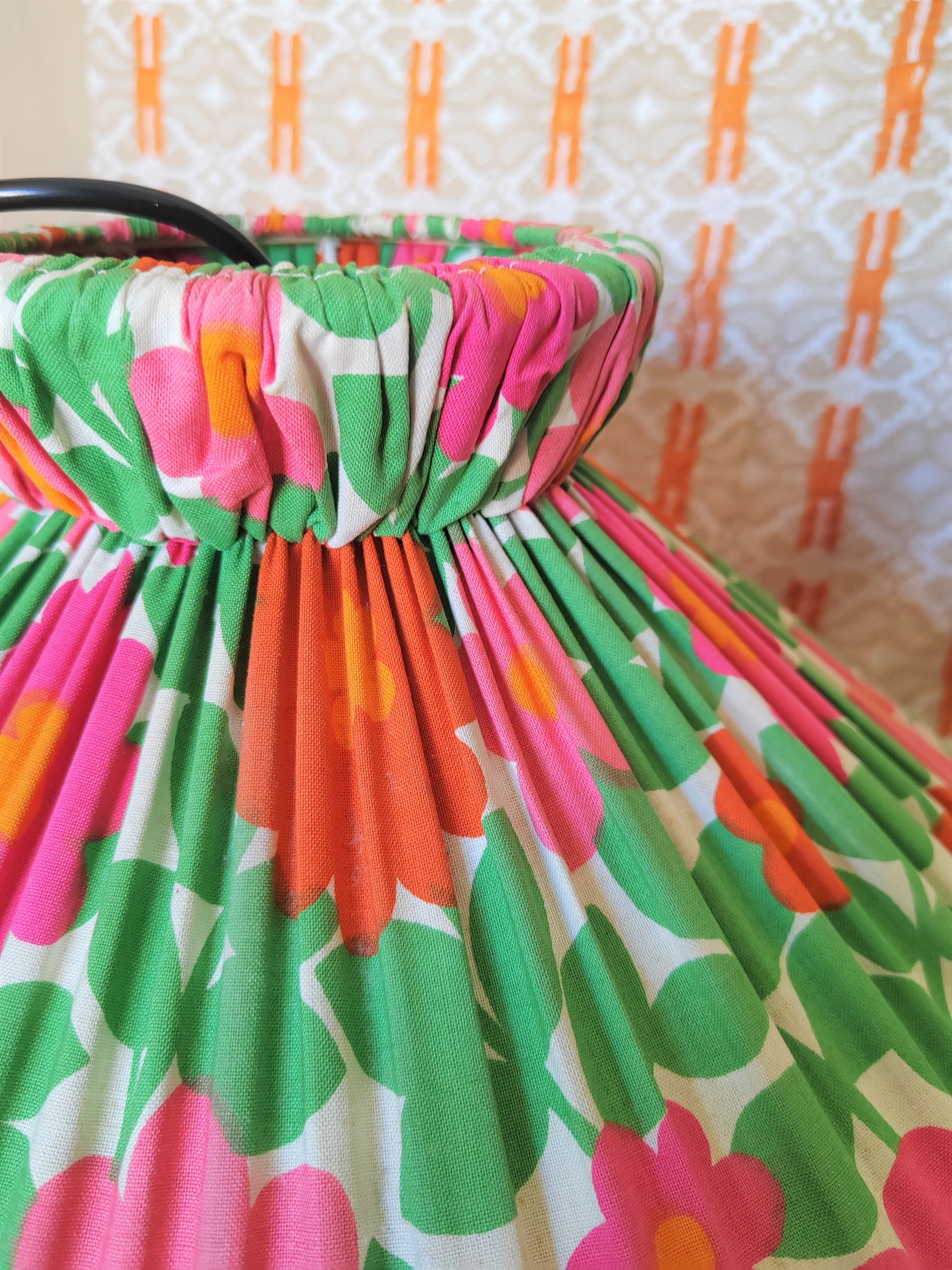 Suspension "kitch" in floral fabric