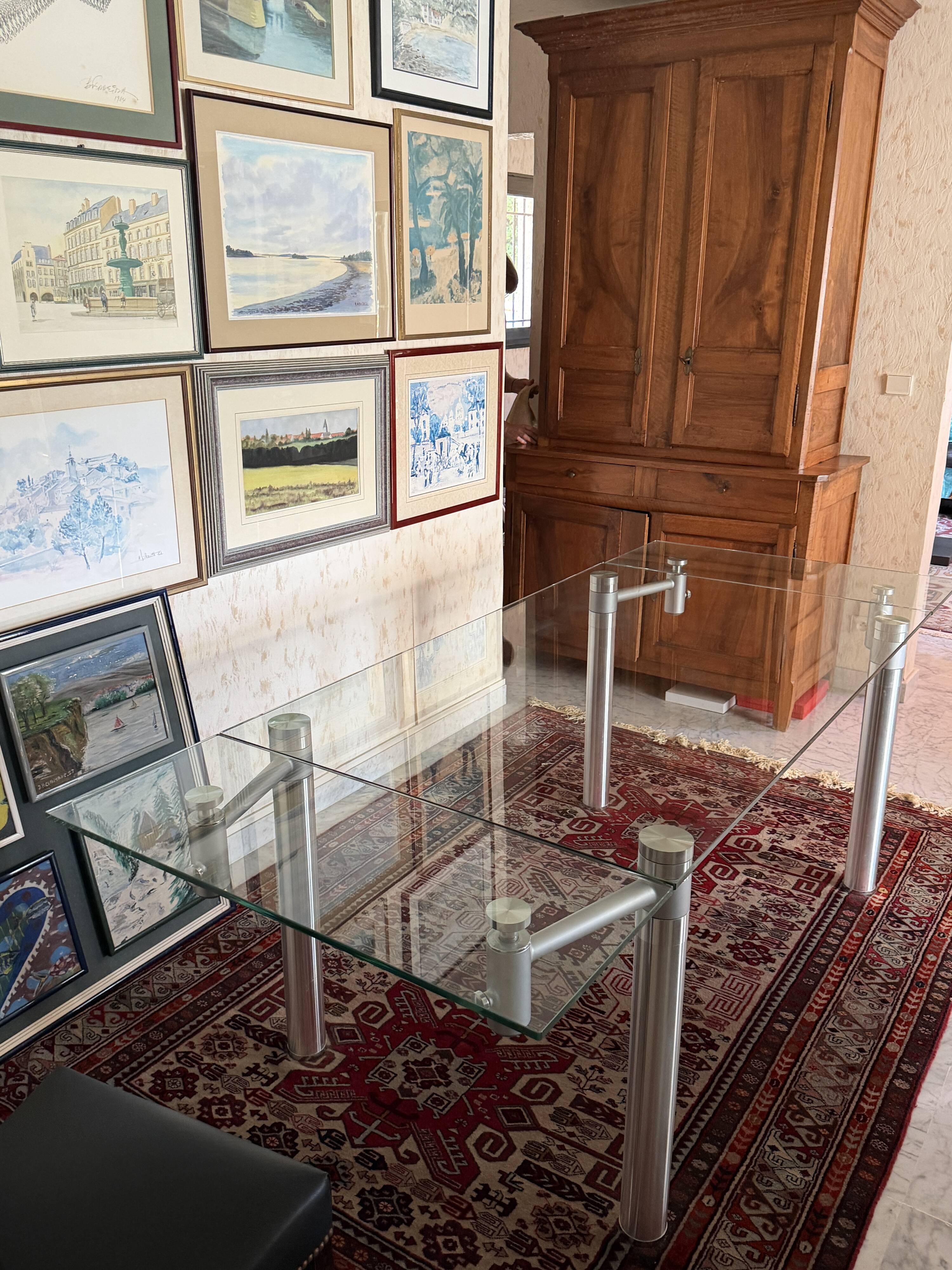 extendable glass table