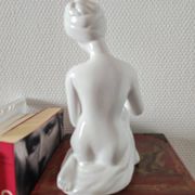 Sculpture de femme en céramique