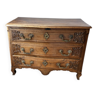 Large walnut Regency commode from the 18th century.