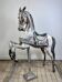 Cheval de manège en bois sculpté et patiné