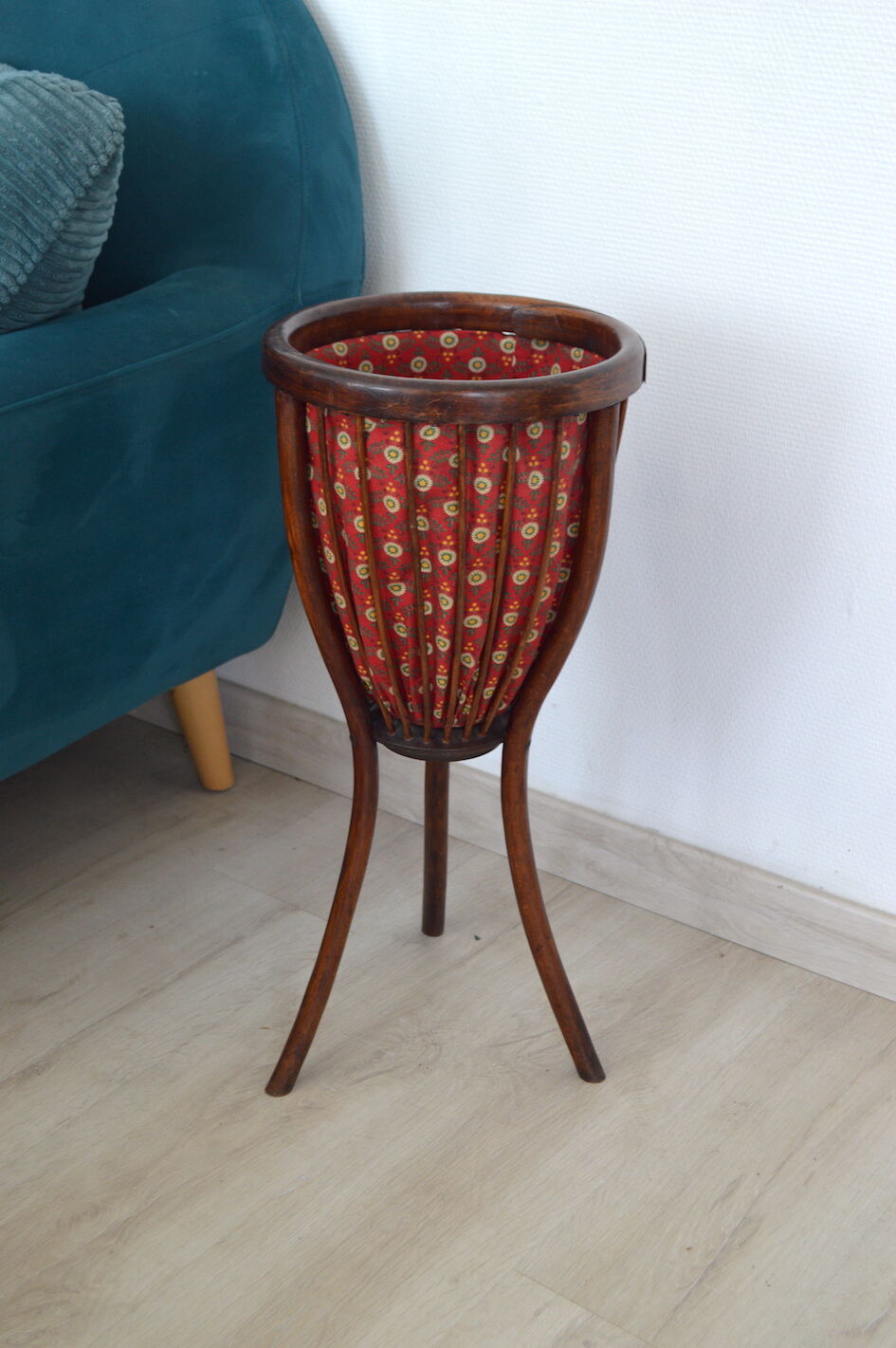 Rattan plant holder worker