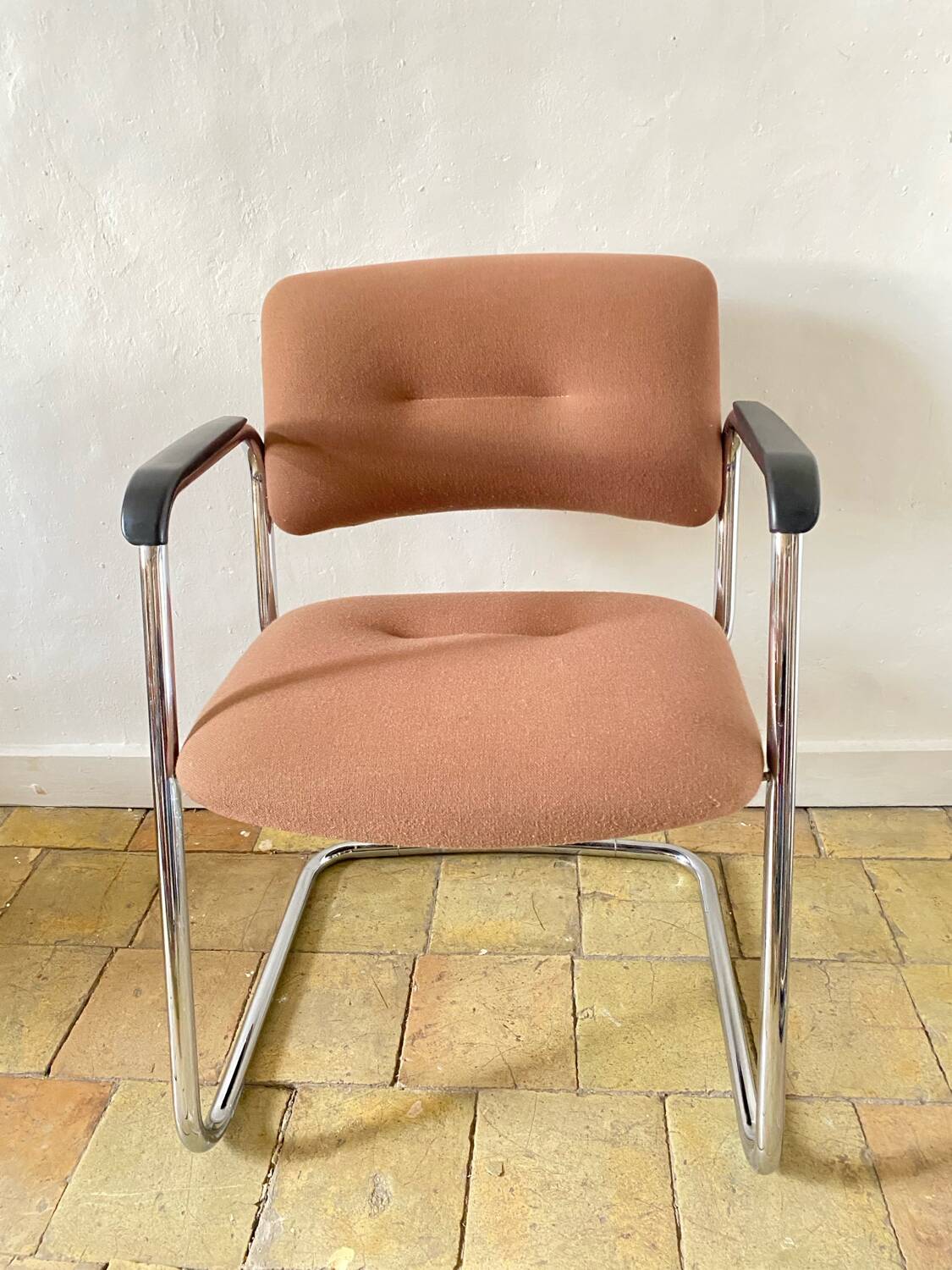 Fauteuil Strafor en laine rose