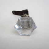 Bouton de meuble ancien en verre