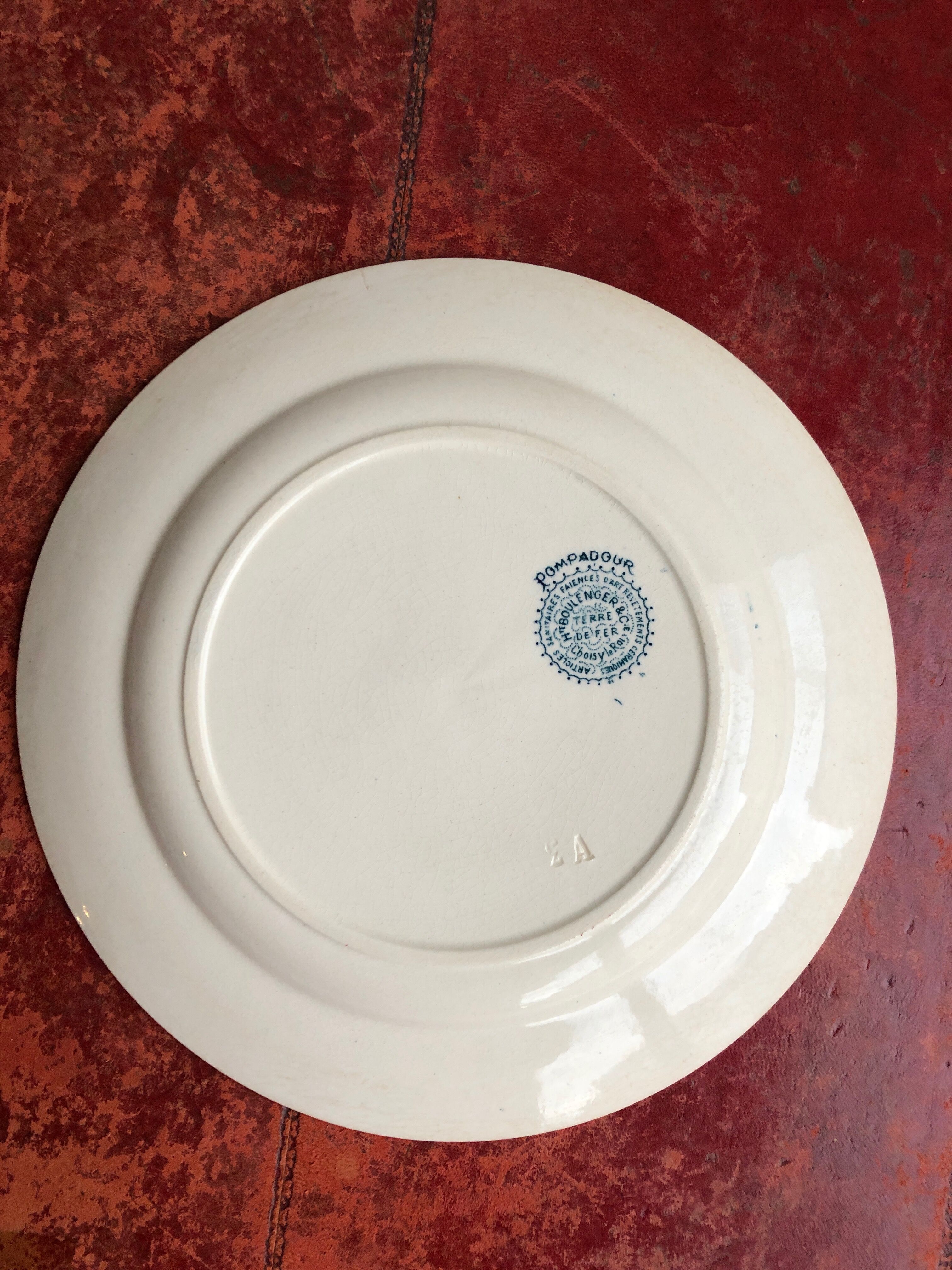 Lot of 3 flat plates in earthenware Choisy the King Iron Earth model Pompadour