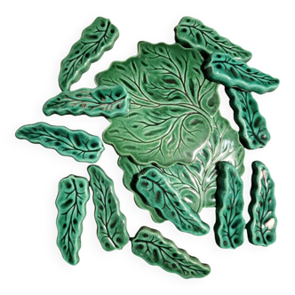 Set of 12 knife rests and 2 serving platters.