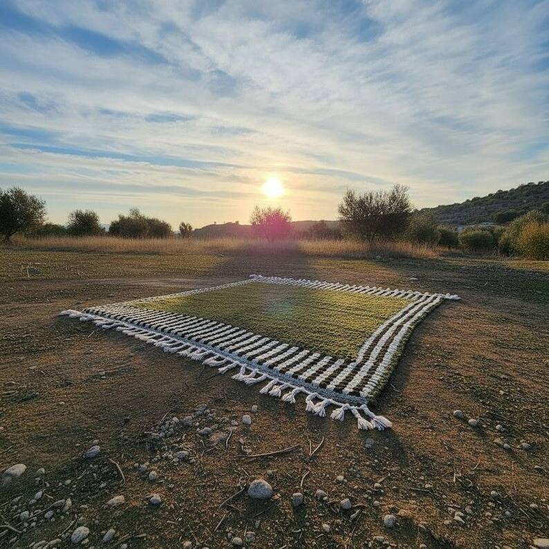 Authentic traditional handmade Beni Ourain Berber rug 150/250 cm.