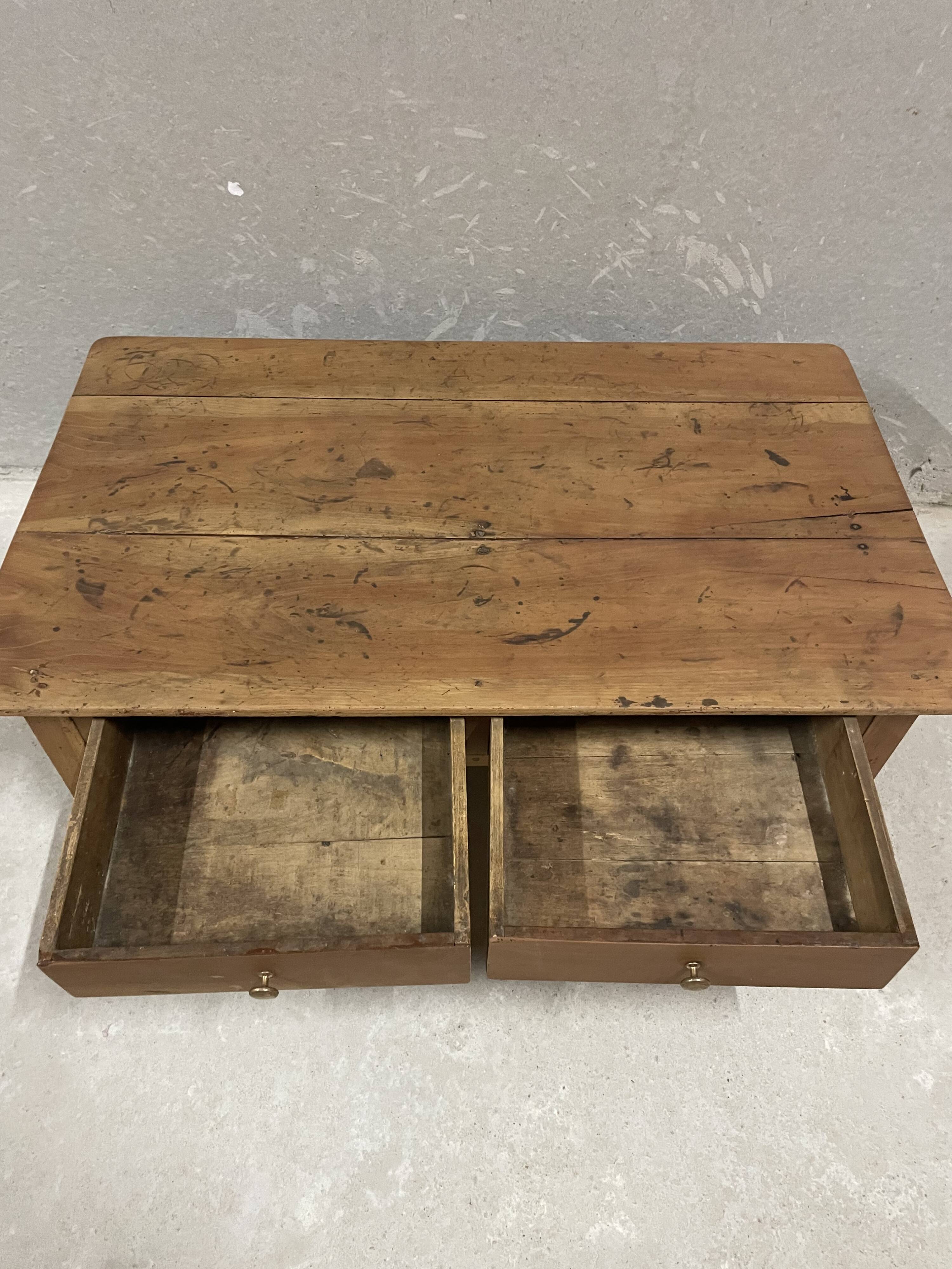 Solid wood coffee table with 2 drawers – chic country style